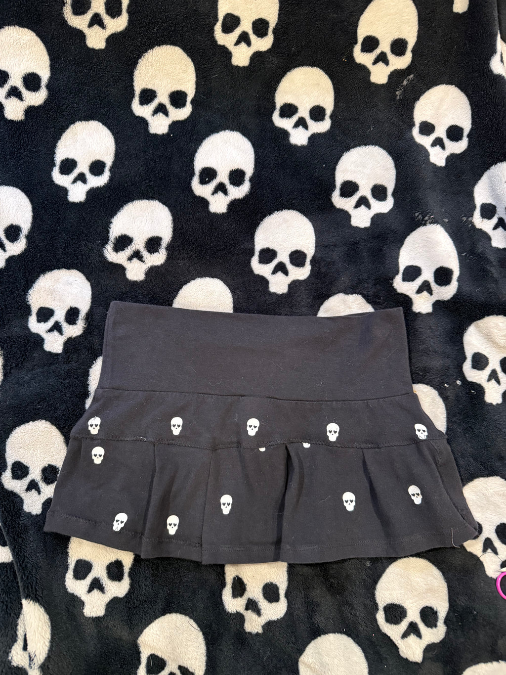 black & white skull skirt size xxs