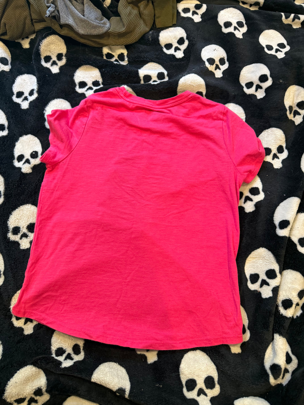 hot pink polka dot skull shirt size xs/s