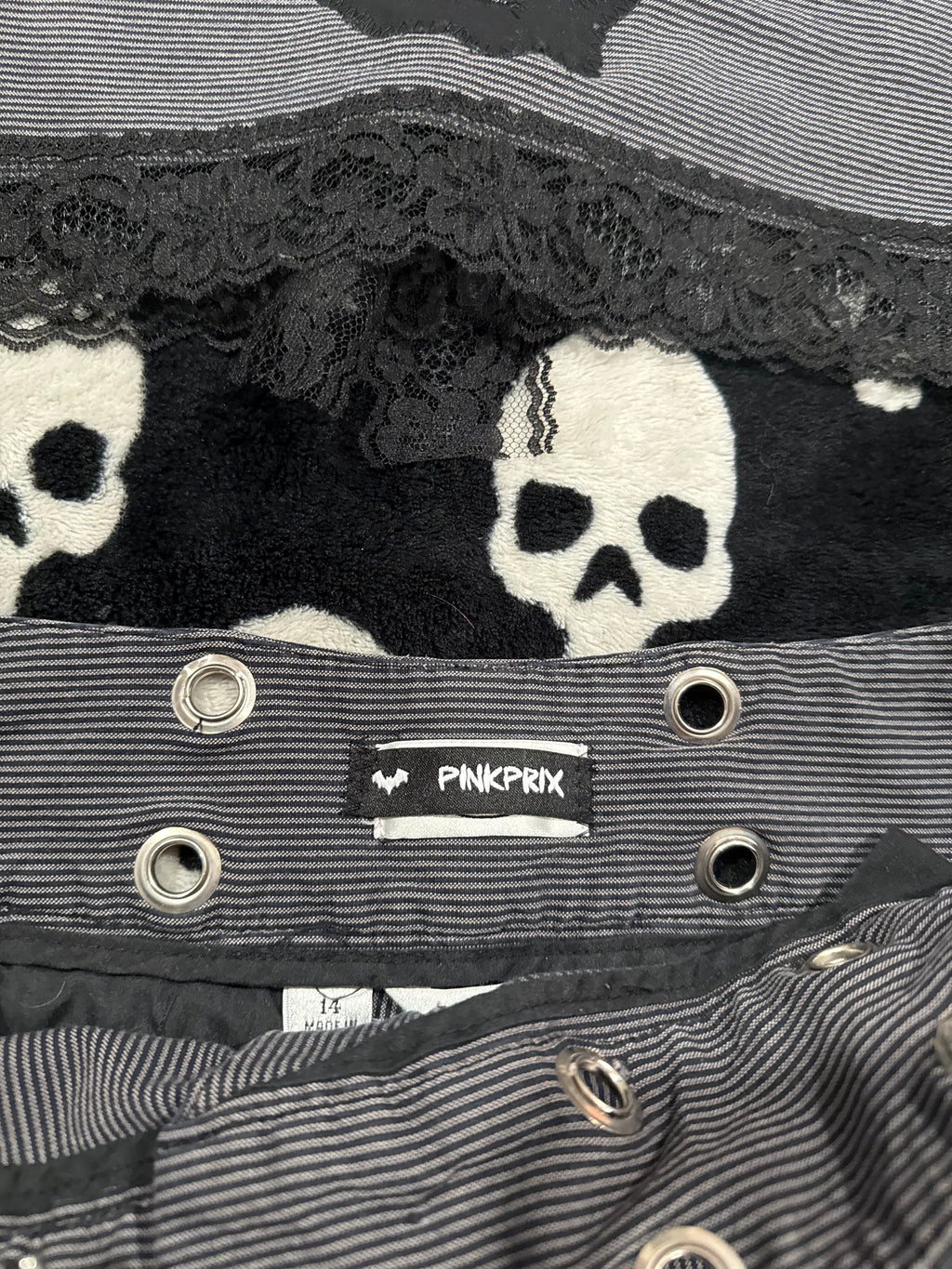 skull grommet lace set size L/XL