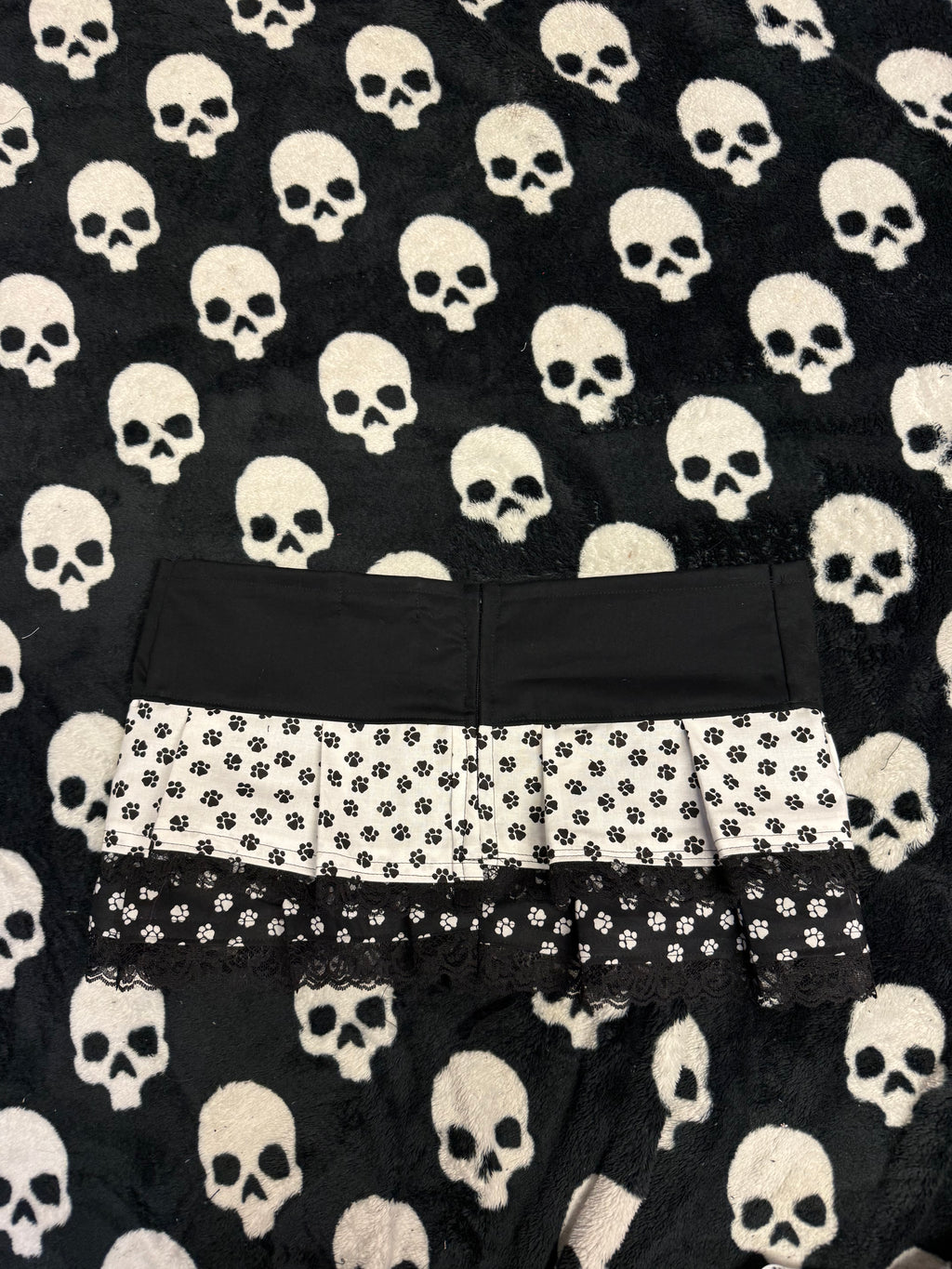double layered paw print lace up skirt size s