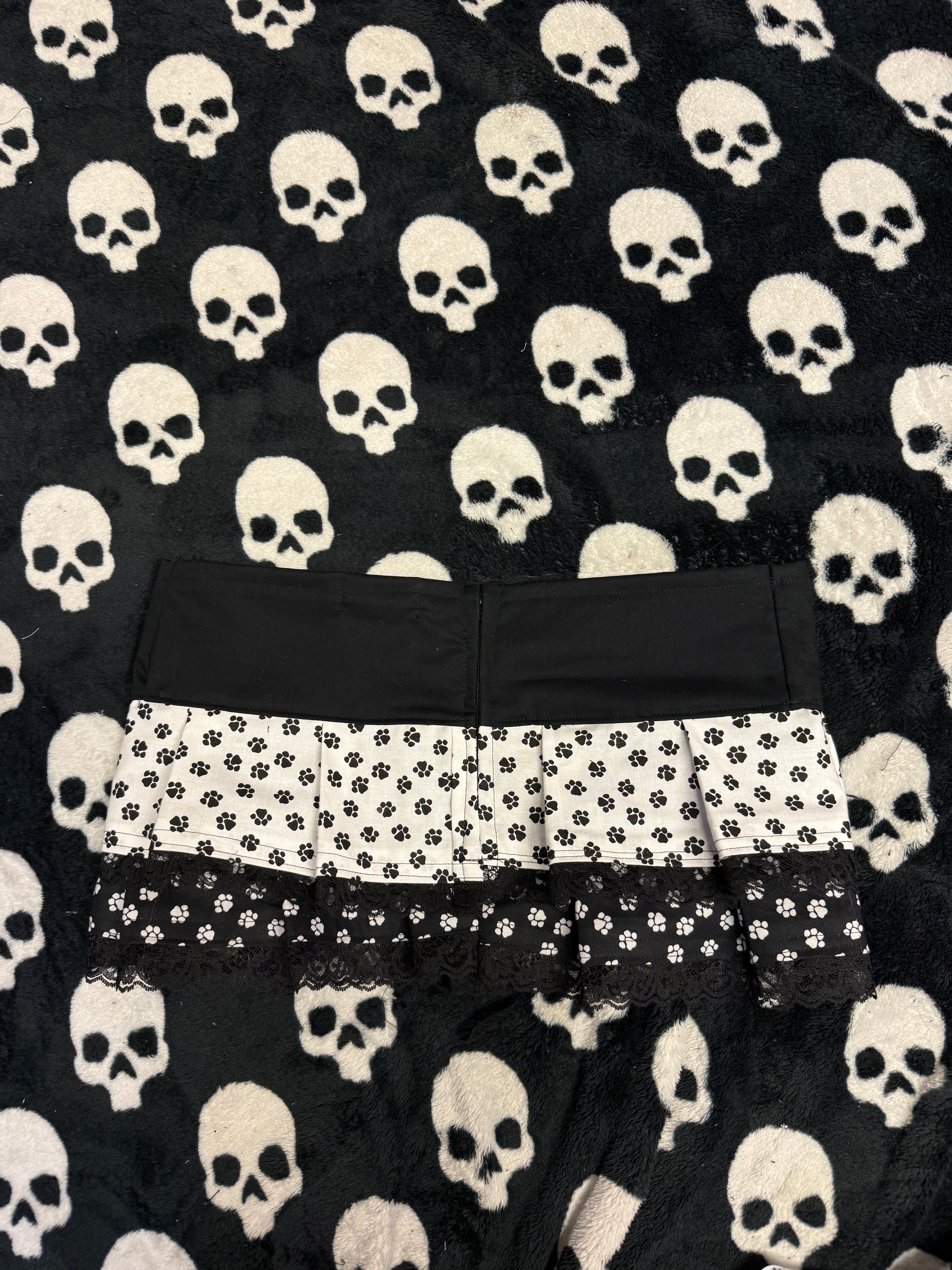 double layered paw print lace up skirt size s