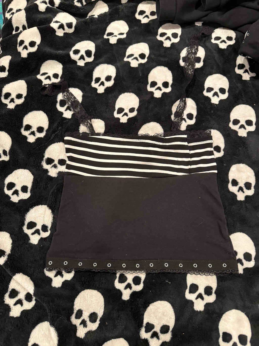 black & white striped skull top size xs