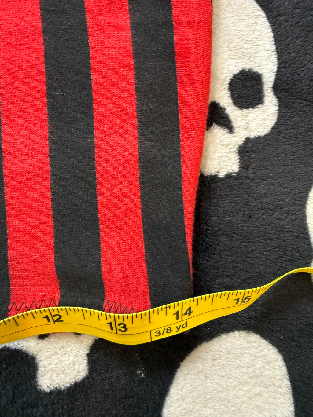black & red striped skull top size xs/s