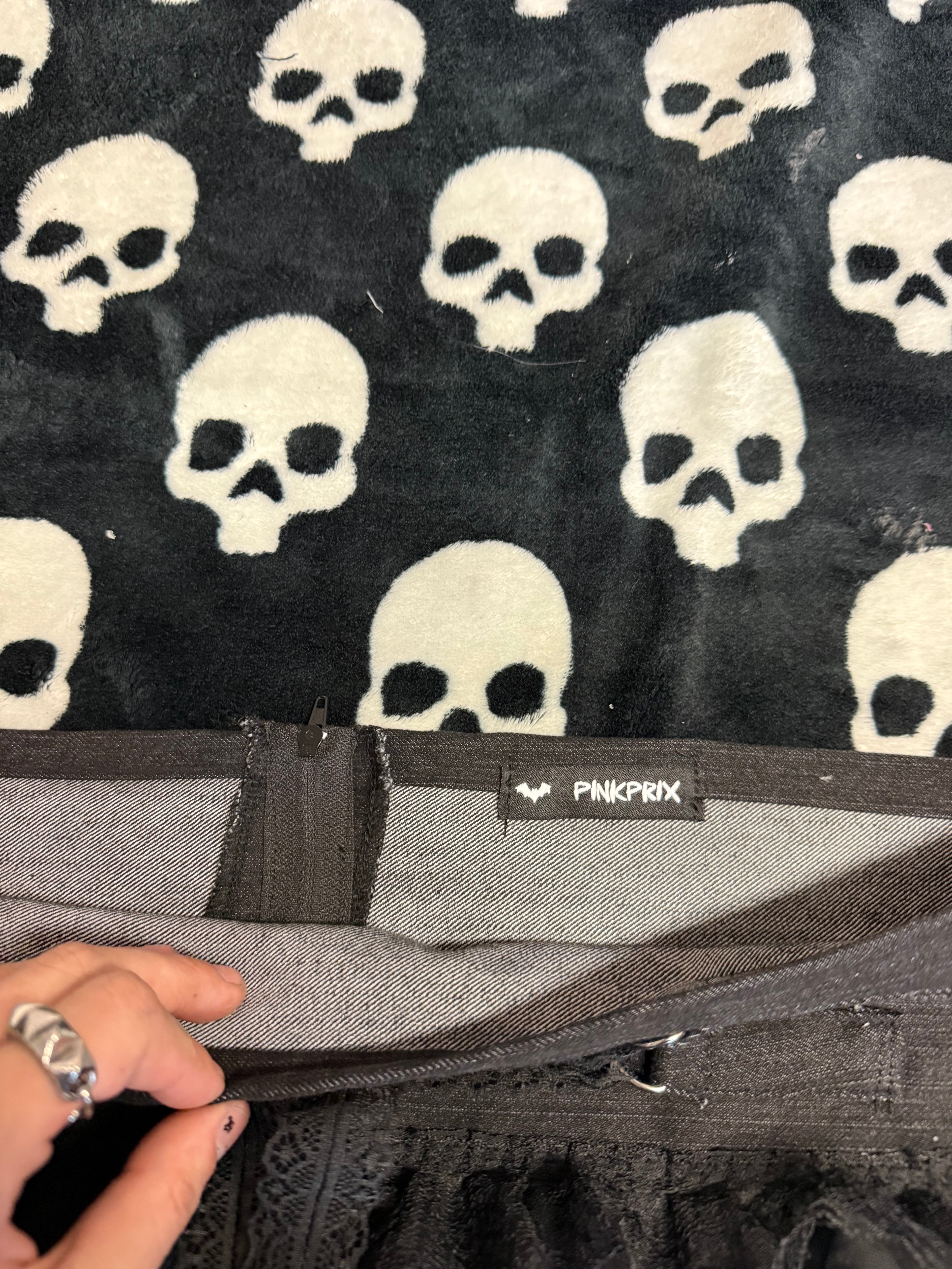 black lace up ruffle skirt size 2xl