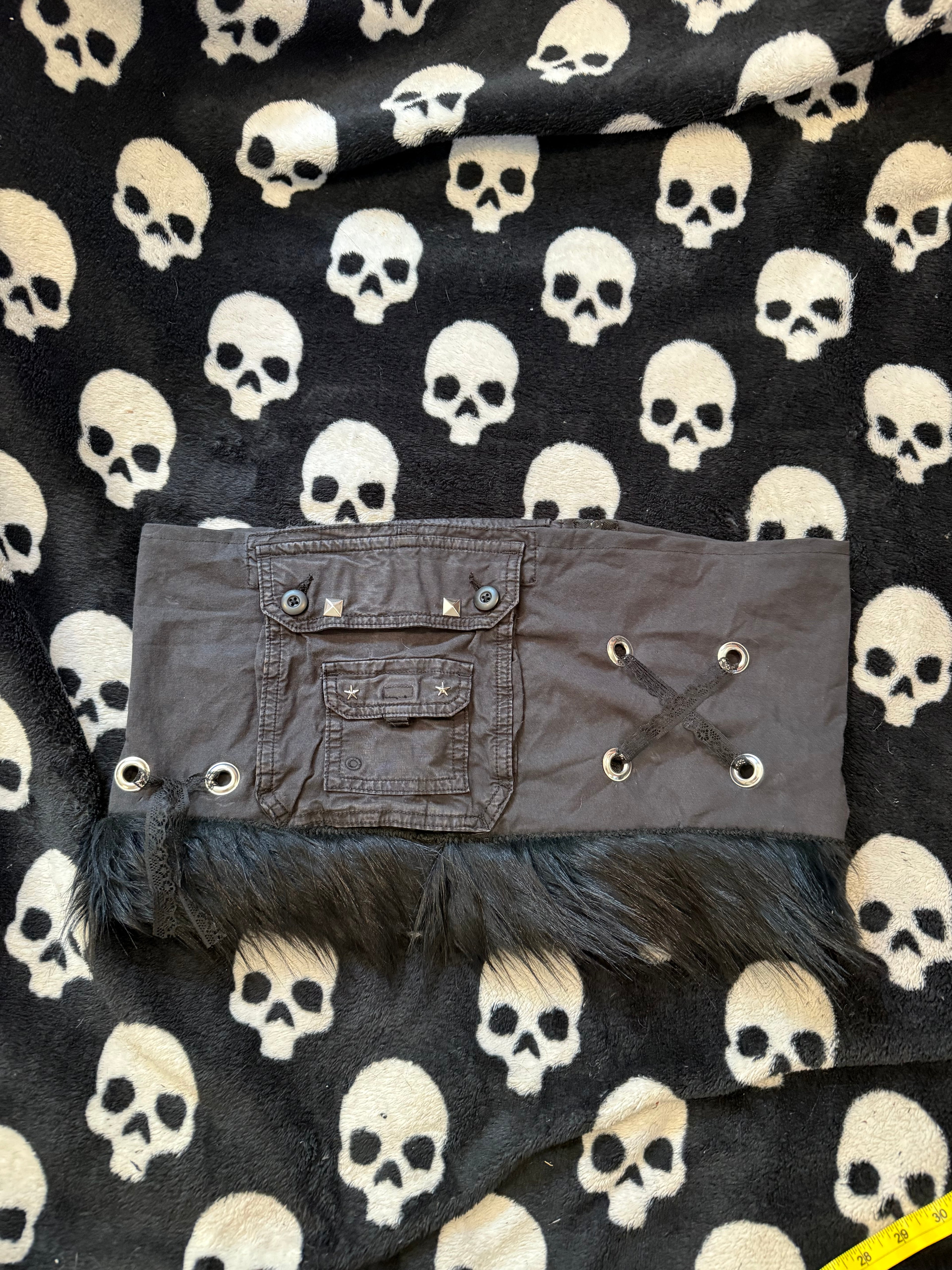 lace up fur pocket skirt size m/l