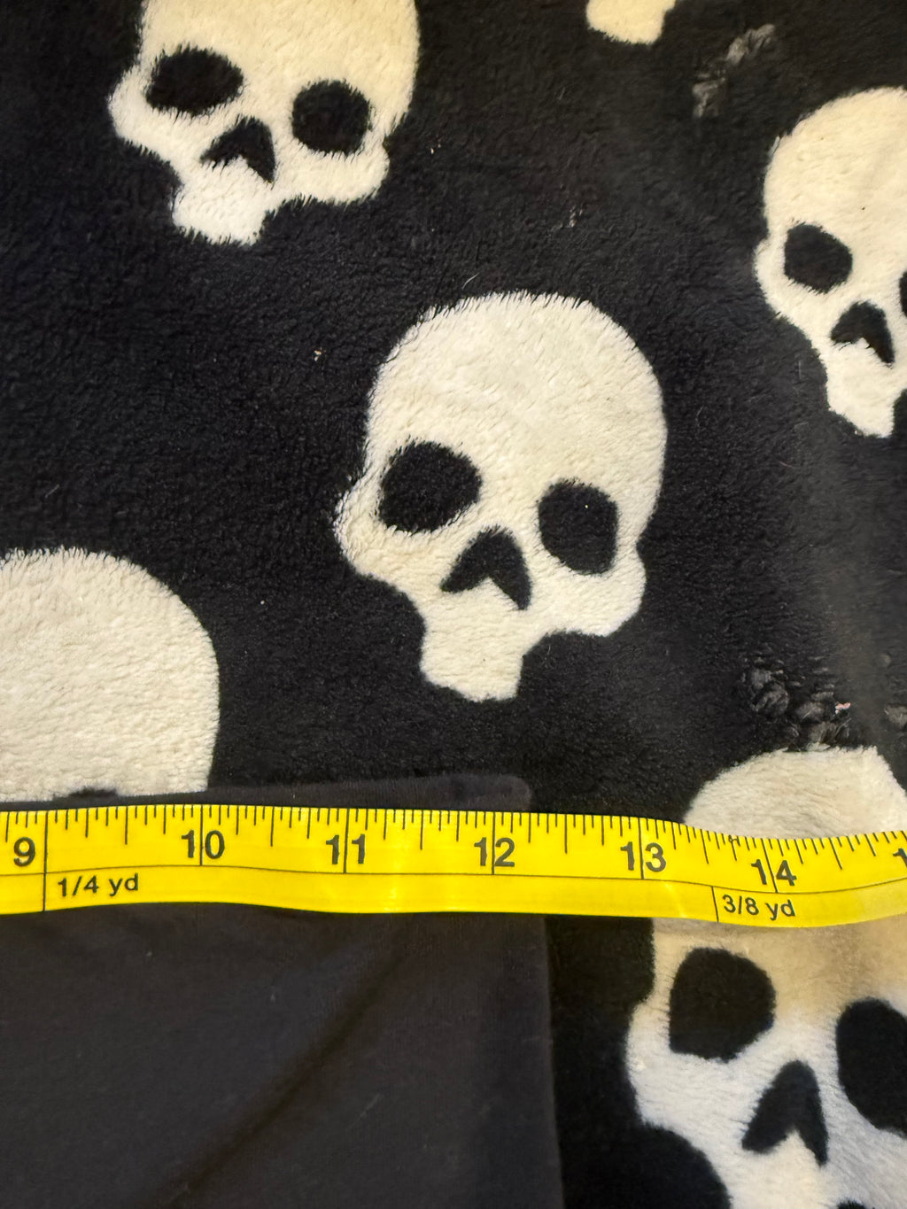 black & white skull skirt size xxs