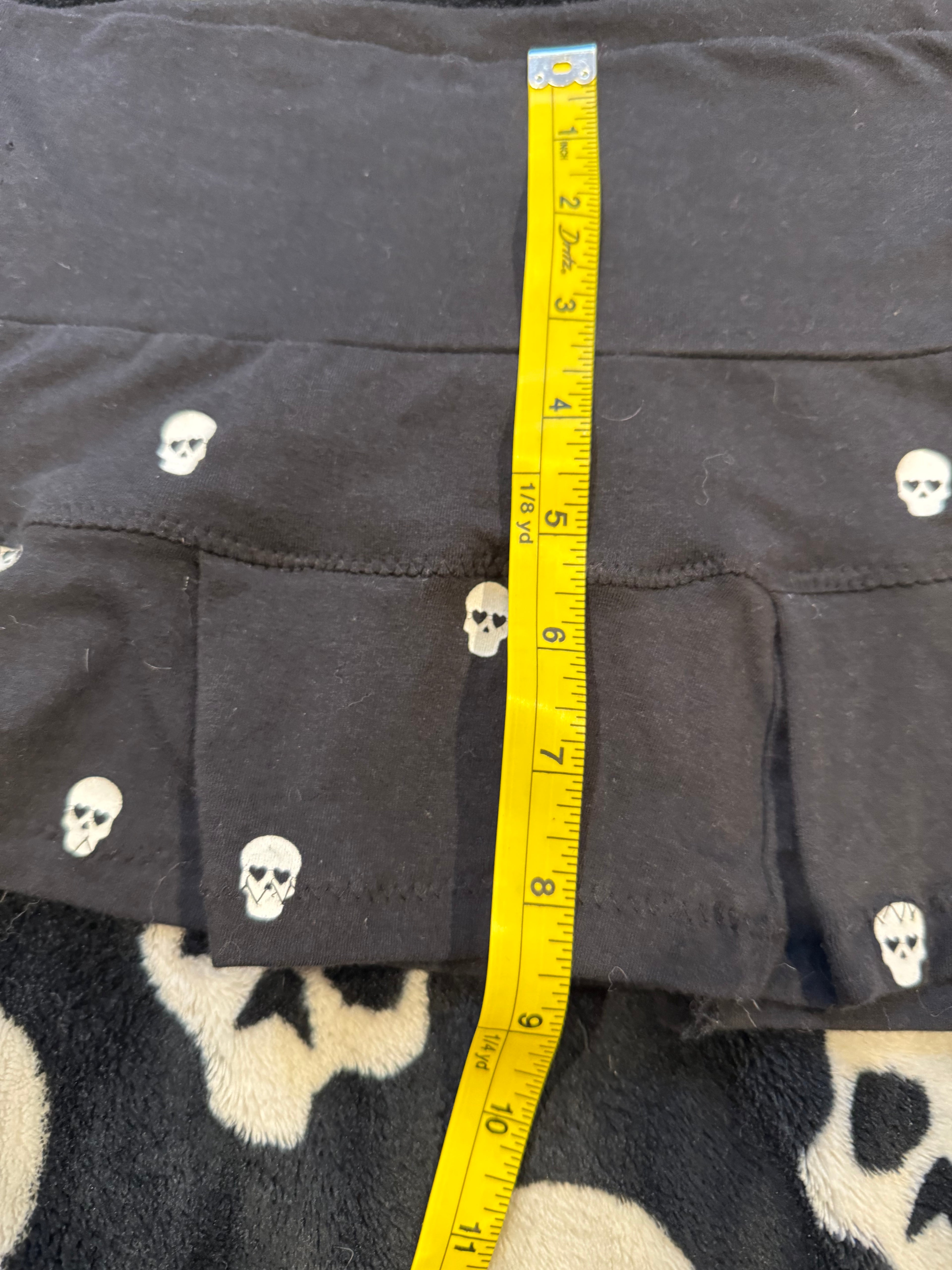 black & white skull skirt size xxs
