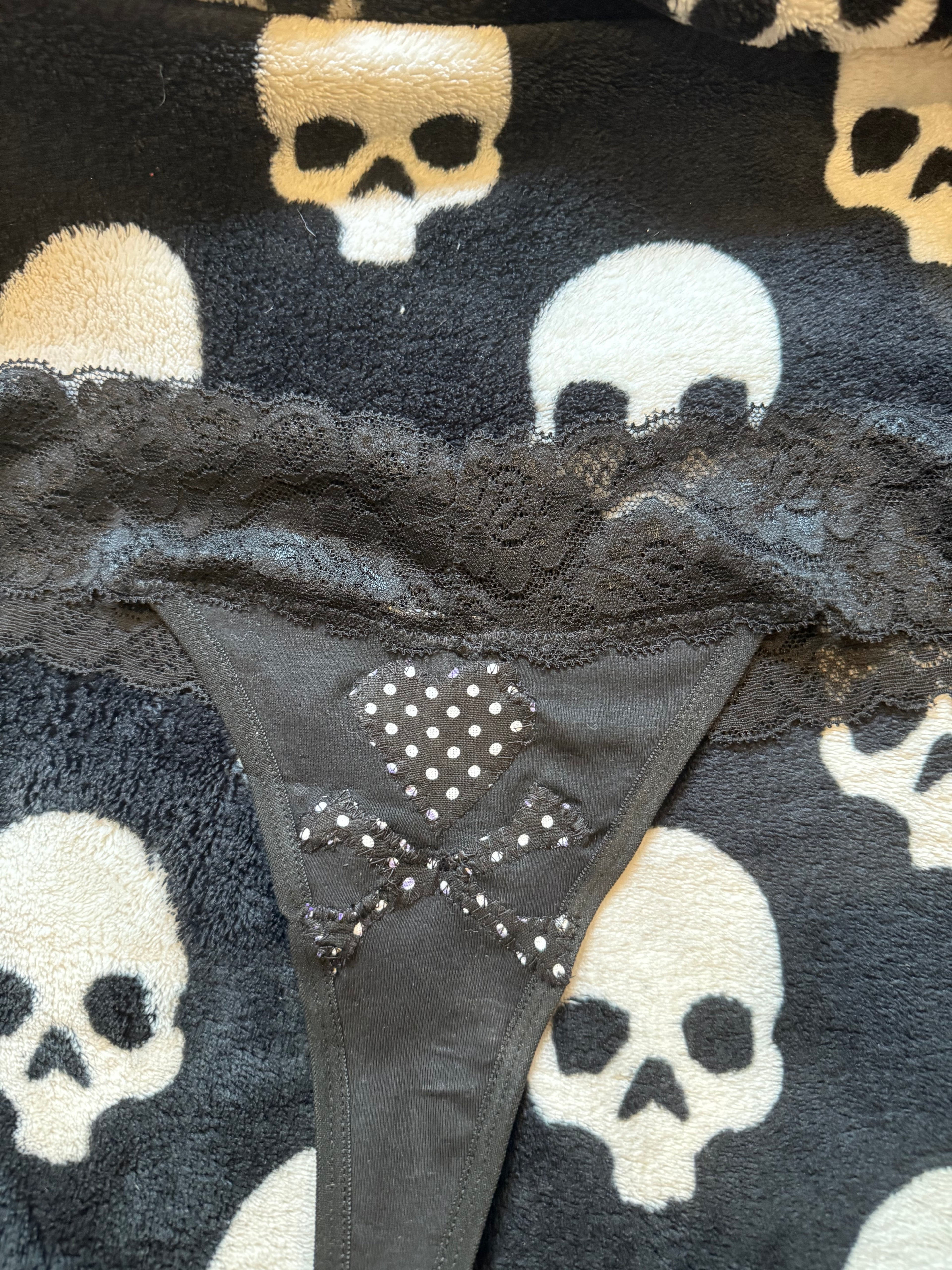 tokidoki polka dot skull thong size xs/s