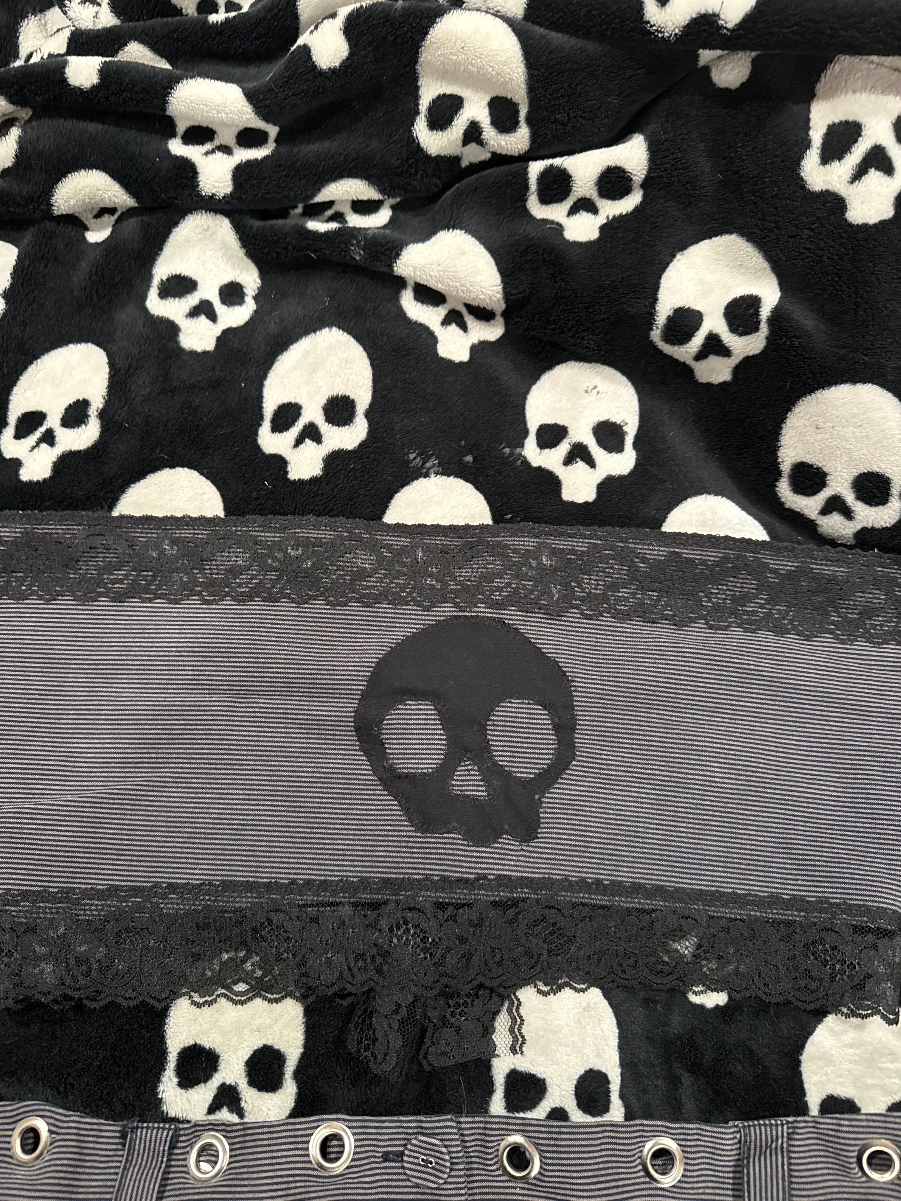 skull grommet lace set size L/XL