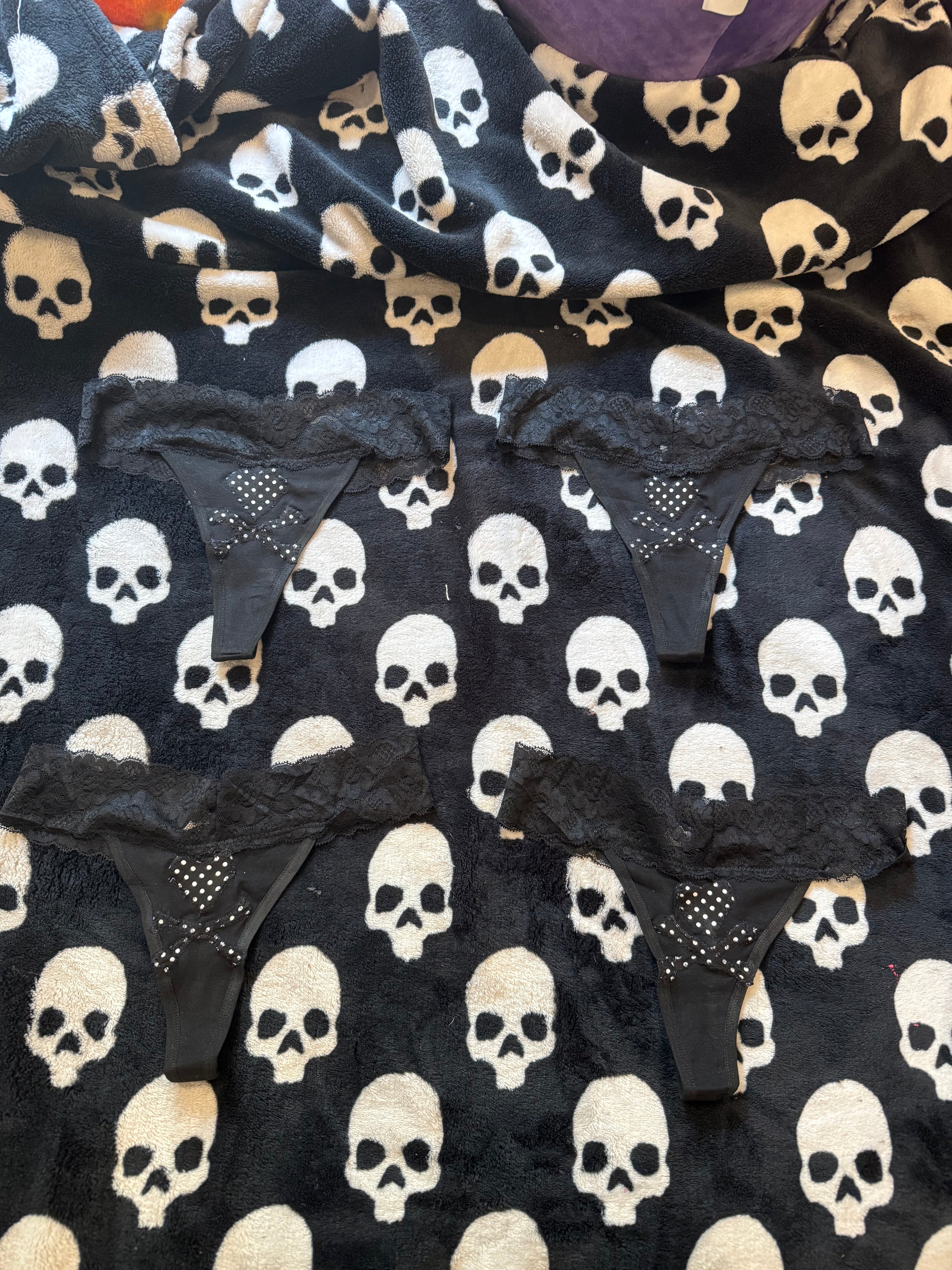 tokidoki polka dot skull thong size xs/s