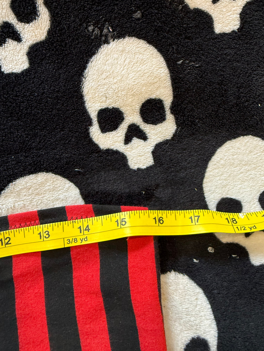 black & red striped skull top size xs/s