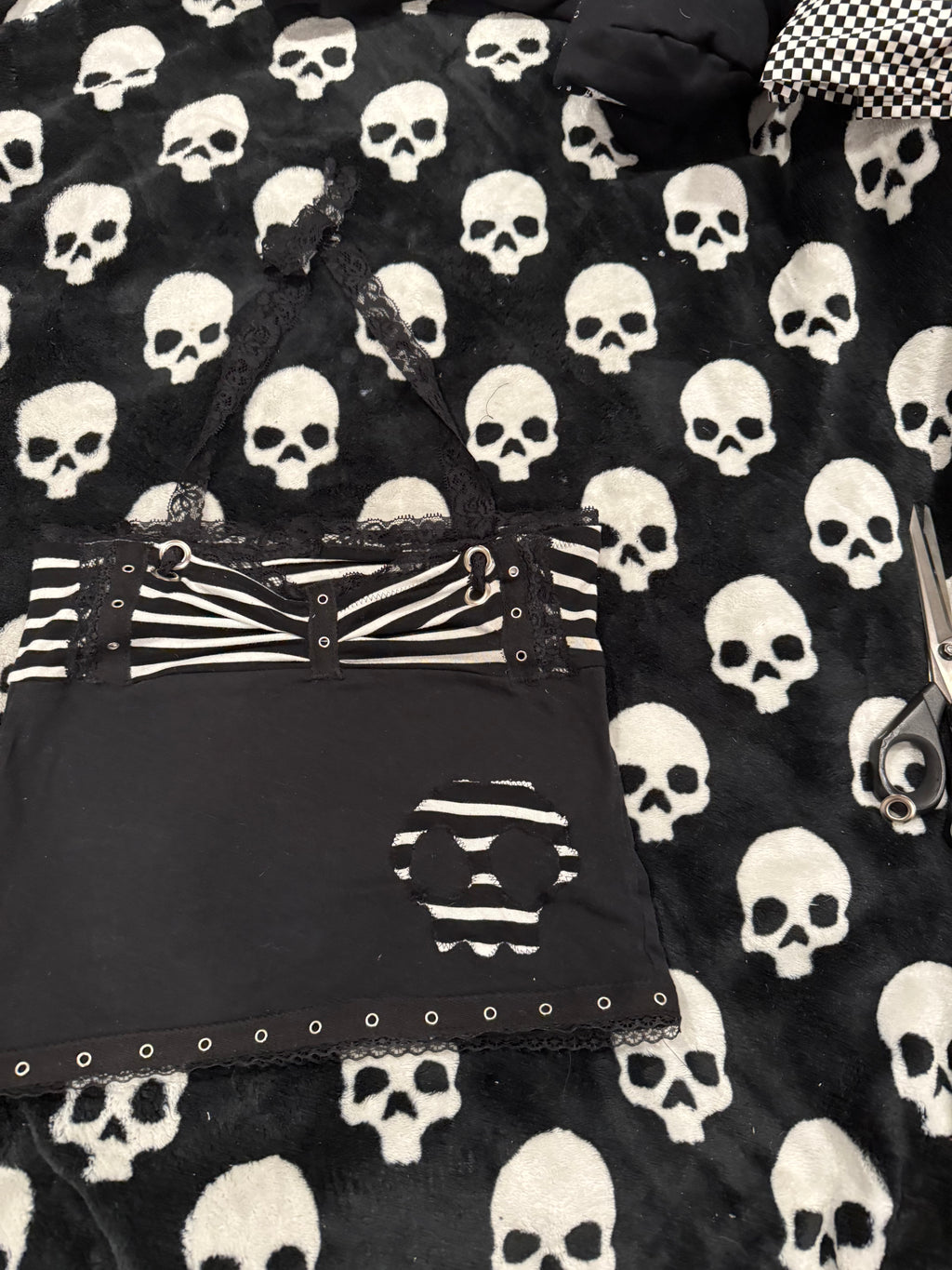 black & white striped skull top size xs