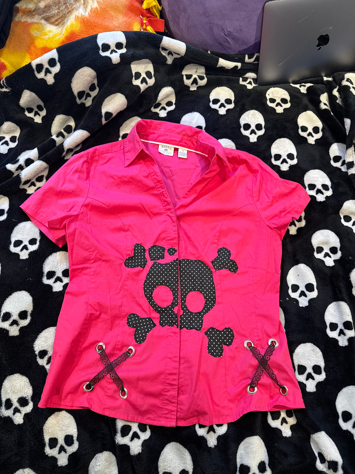 pink & black skull patch button up size n
