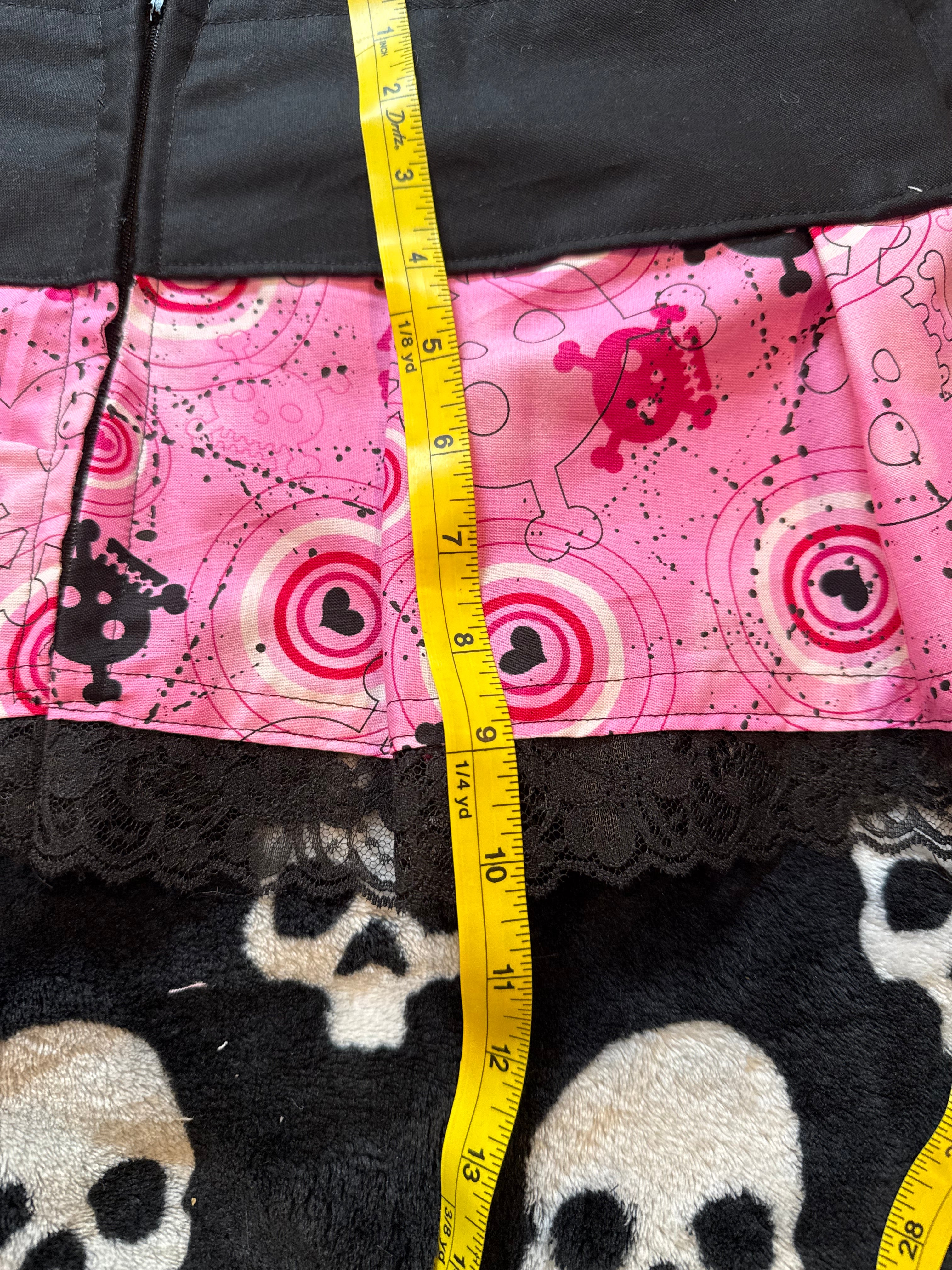 pink & black lace skull skirt size m