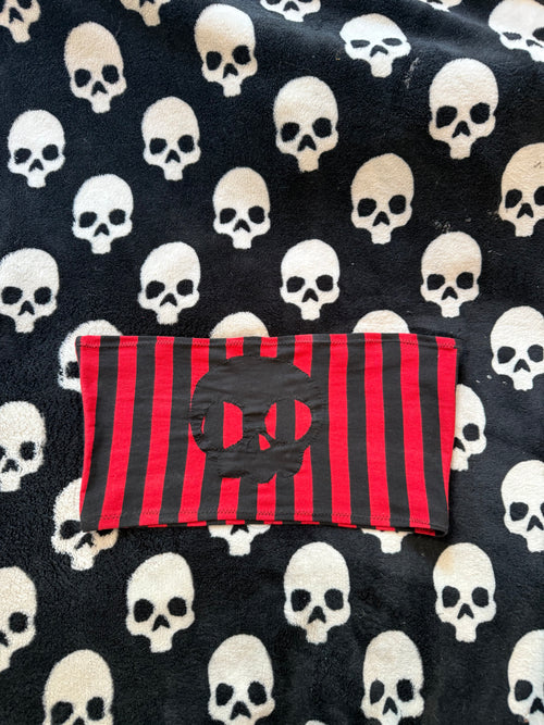 black & red striped skull top size xs/s