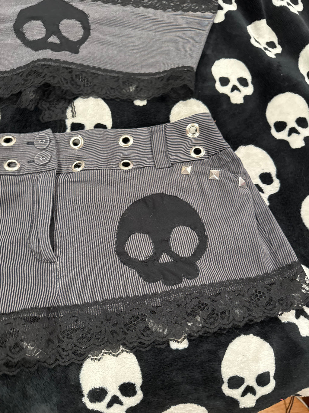 skull grommet lace set size L/XL