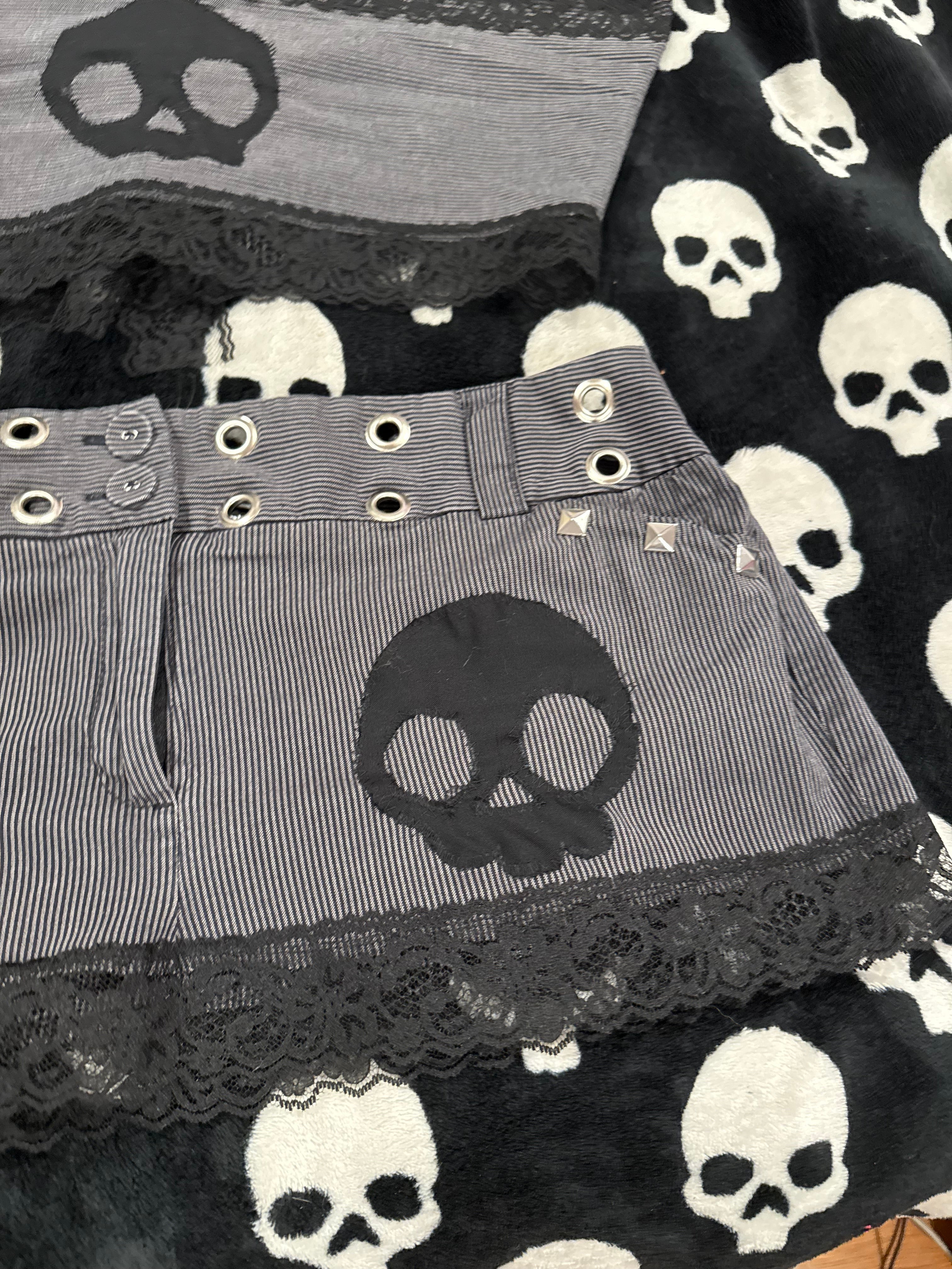 skull grommet lace set size L/XL