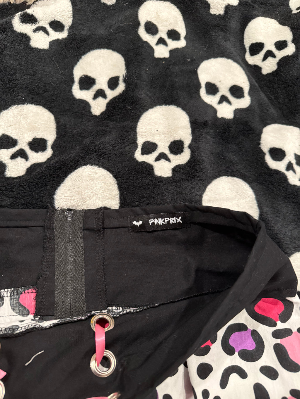 pink & black lace up animal print mini skirt size xs
