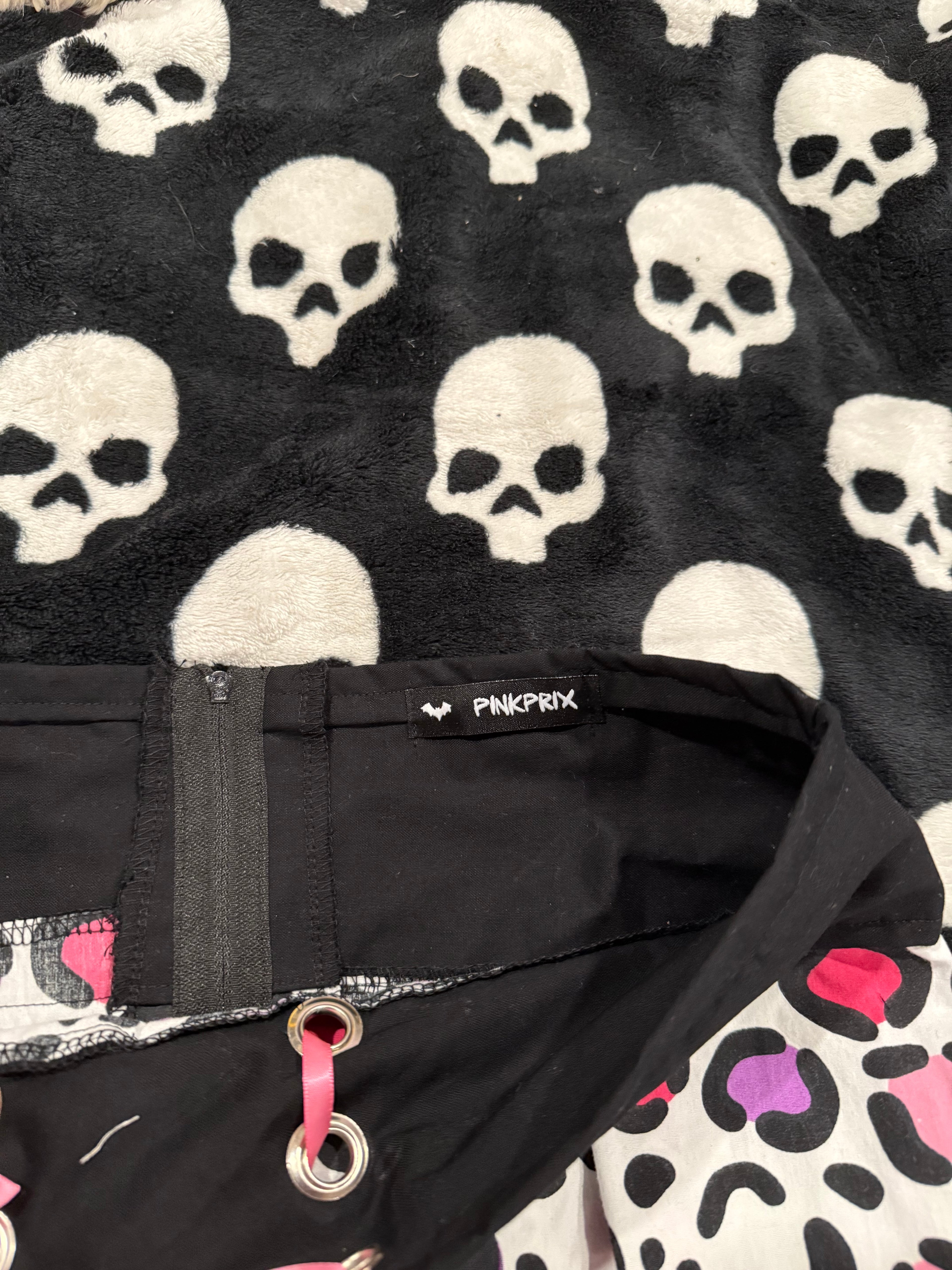 pink & black lace up animal print mini skirt size xs