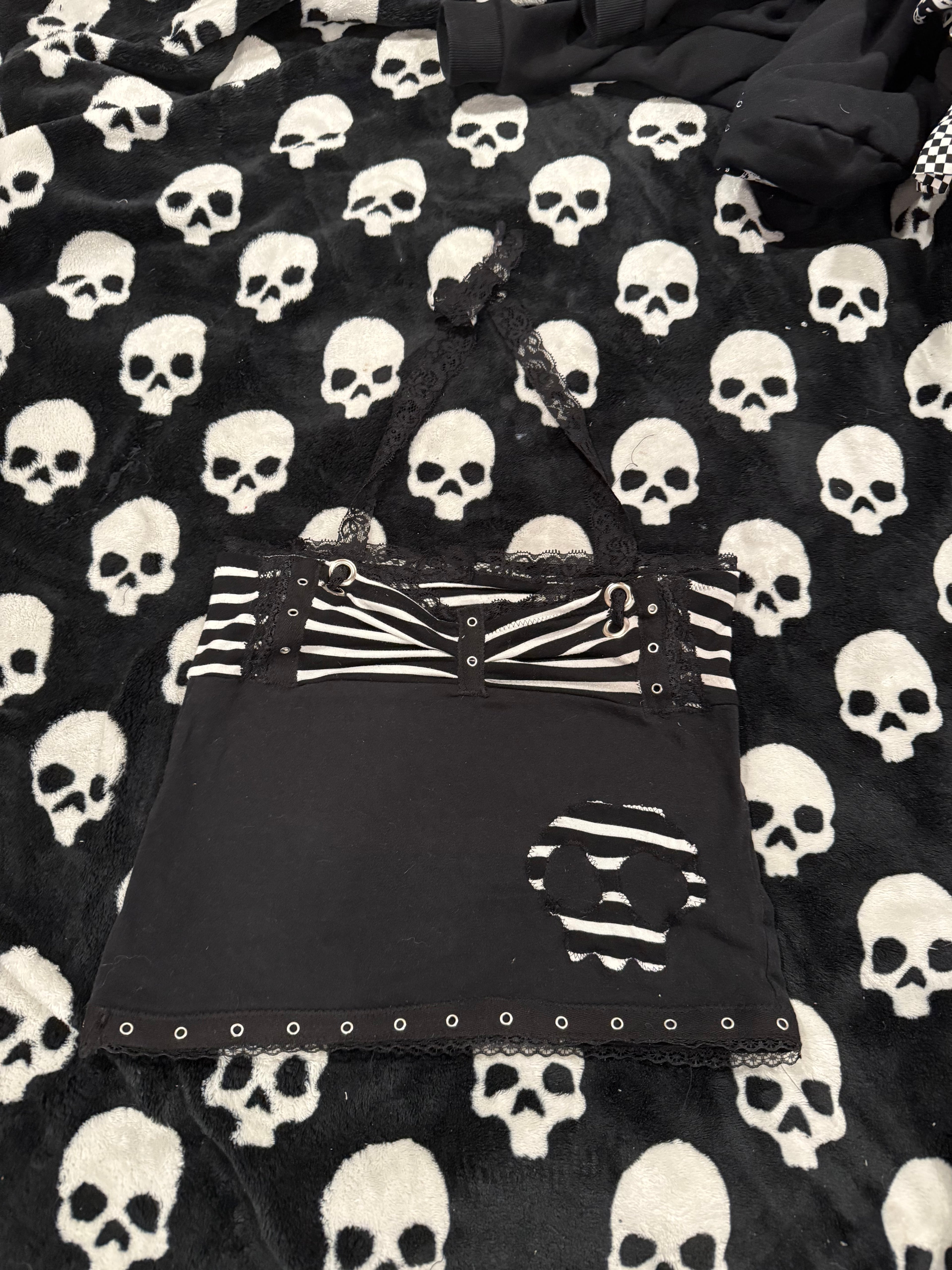 black & white striped skull top size xs