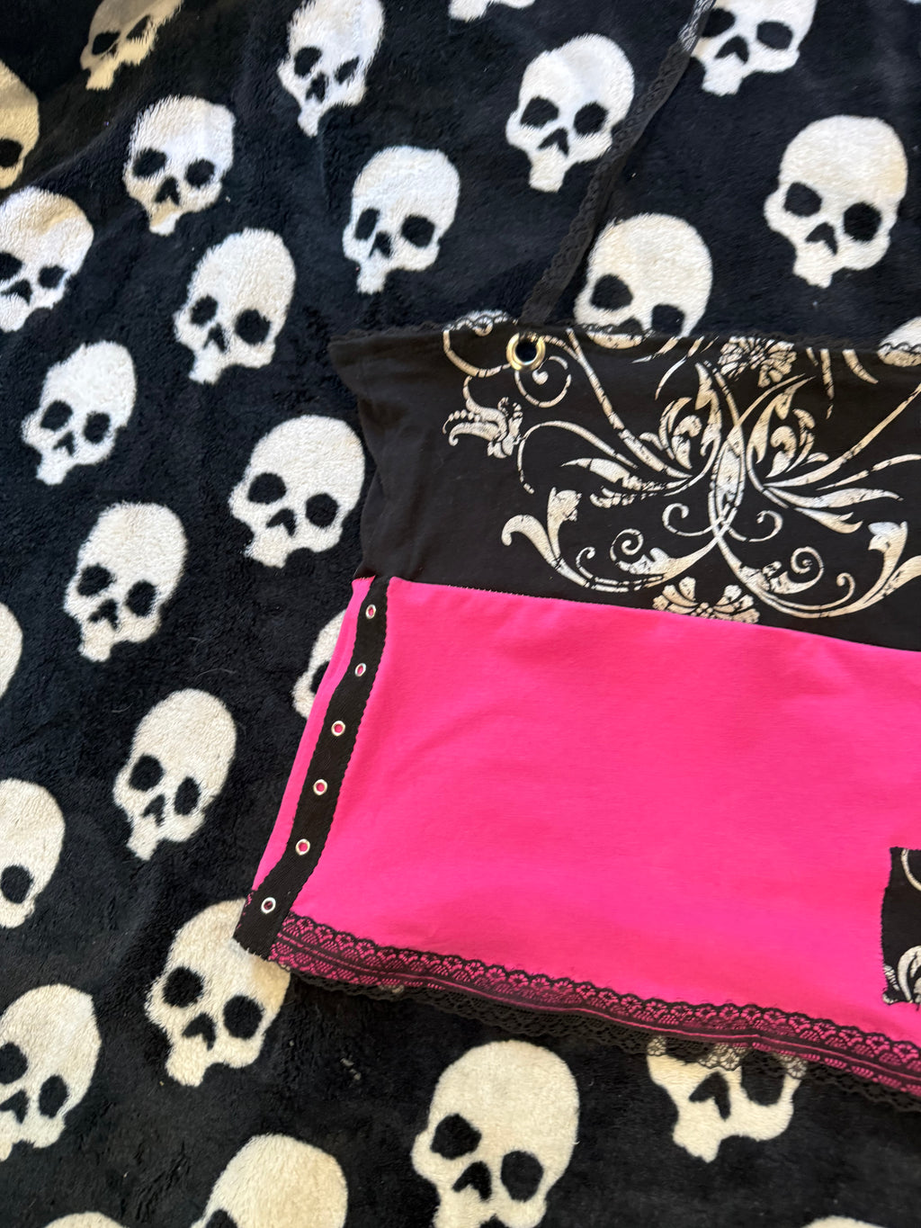 pink & black lace top size xs/s
