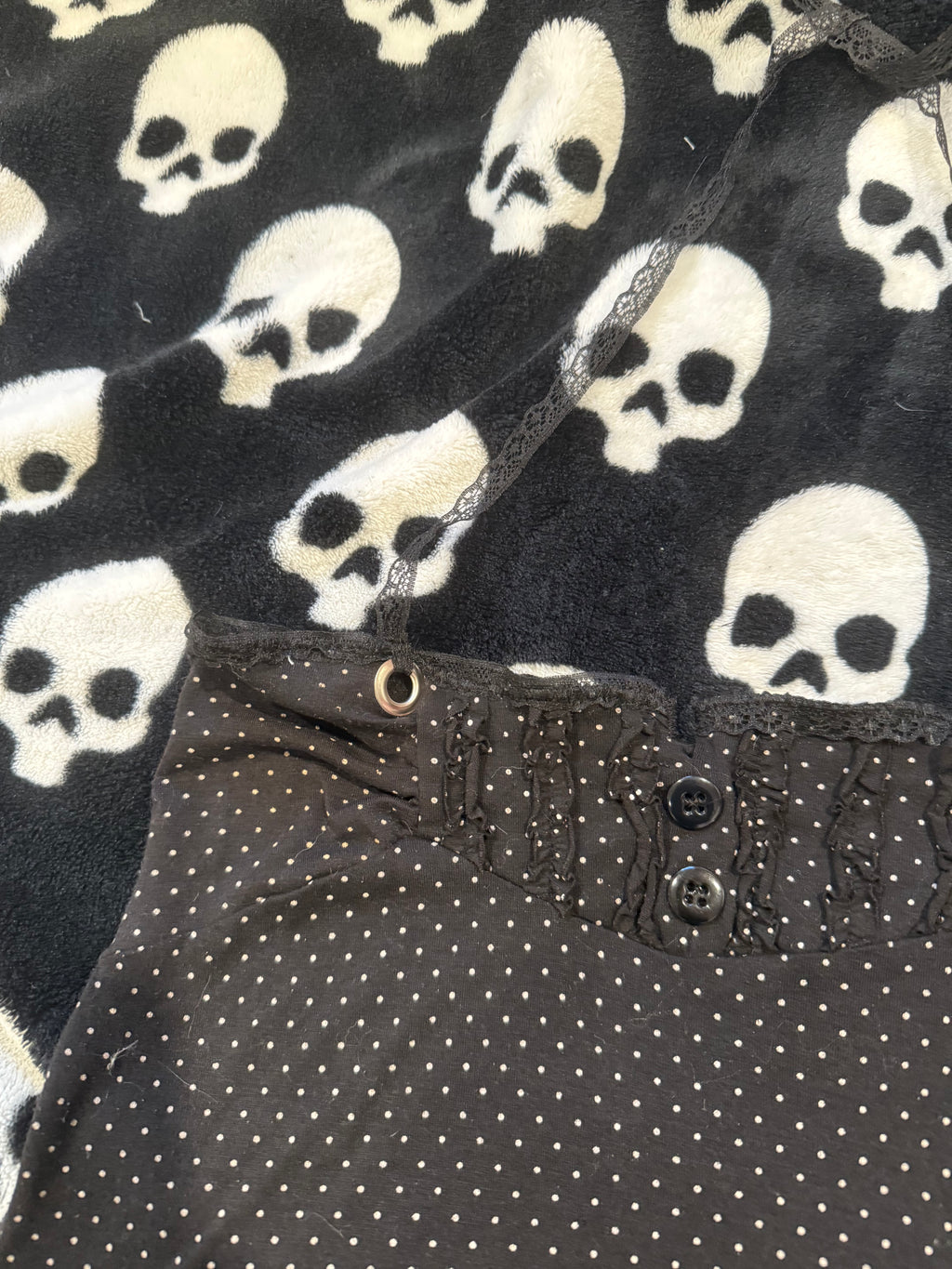 polka dot ruffle top size m