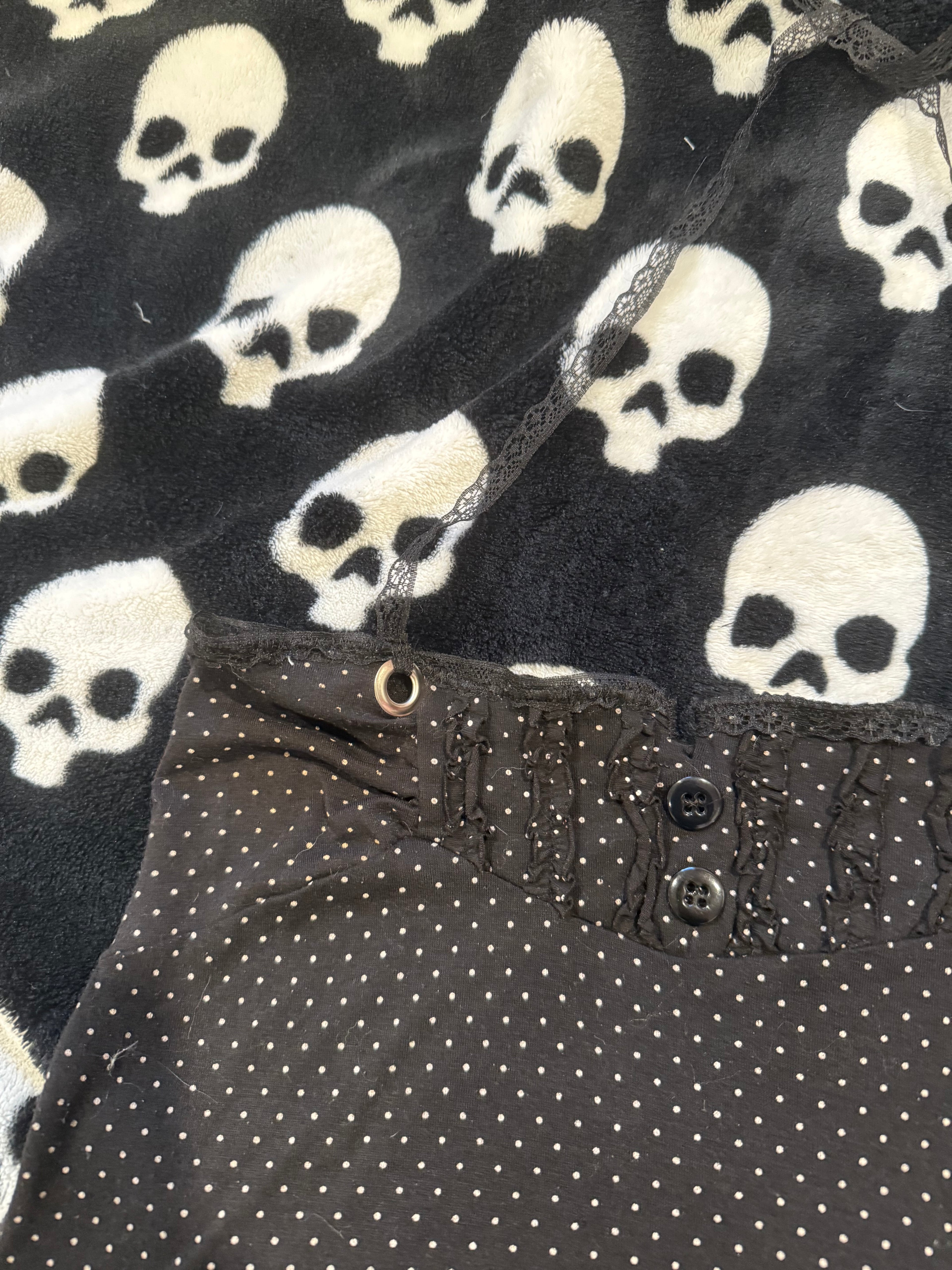 polka dot ruffle top size m