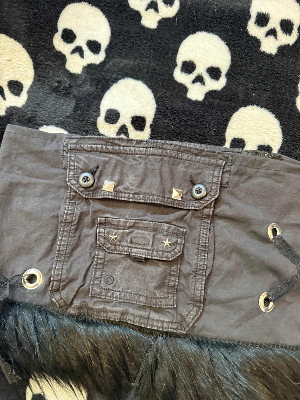 lace up fur pocket skirt size m/l