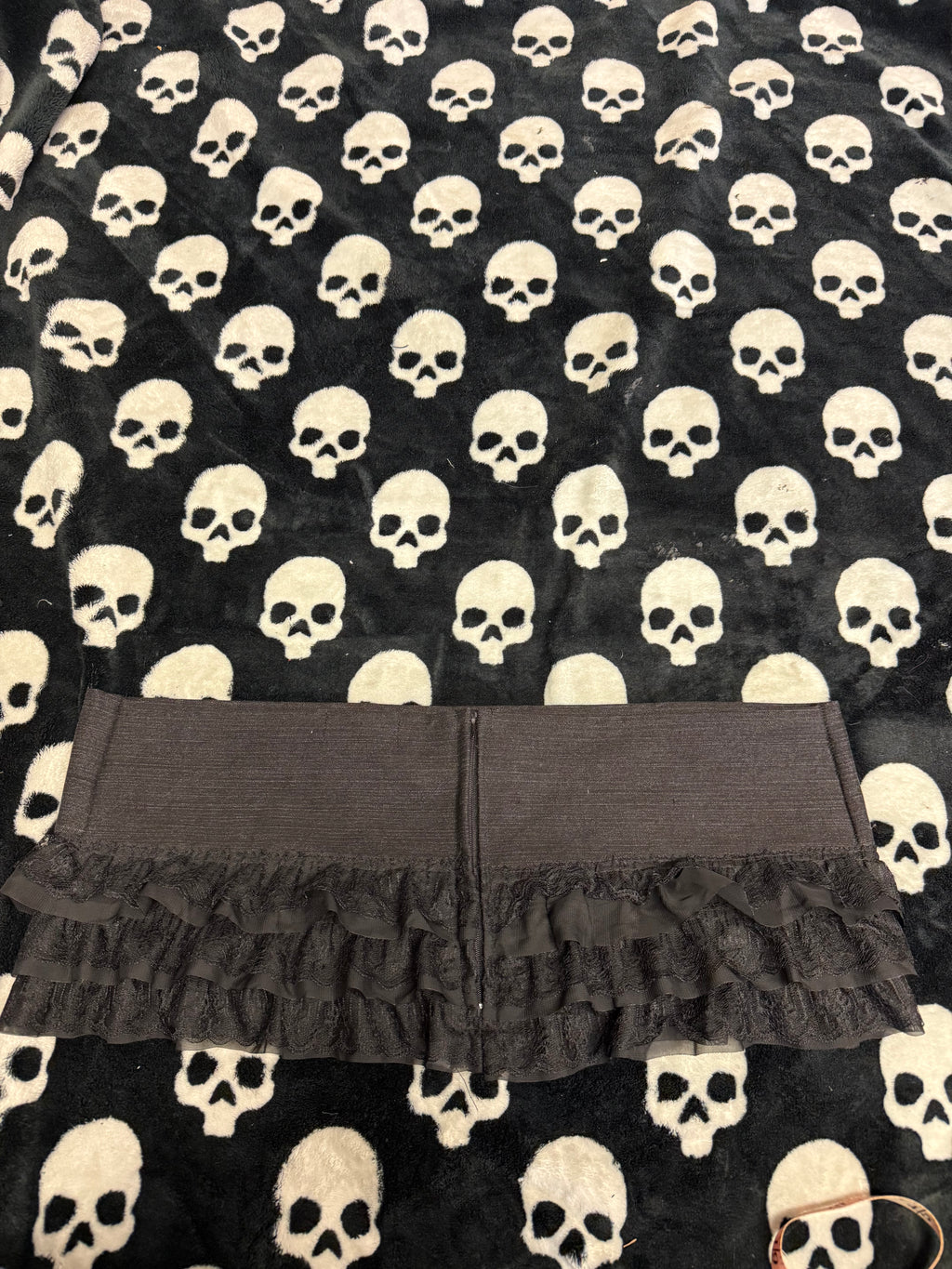 black lace up ruffle skirt size 2xl