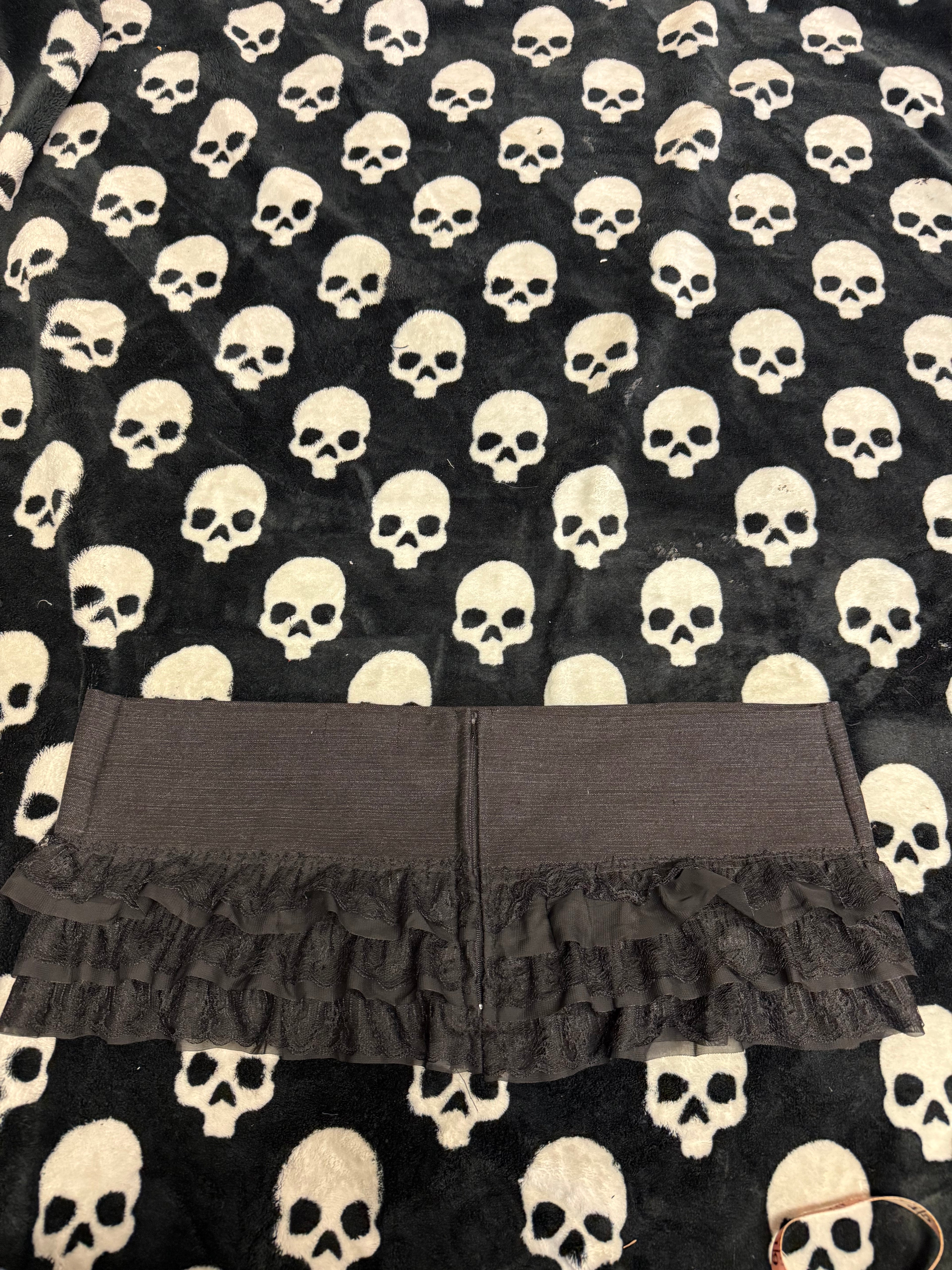 black lace up ruffle skirt size 2xl