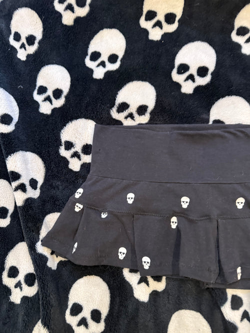 black & white skull skirt size xxs