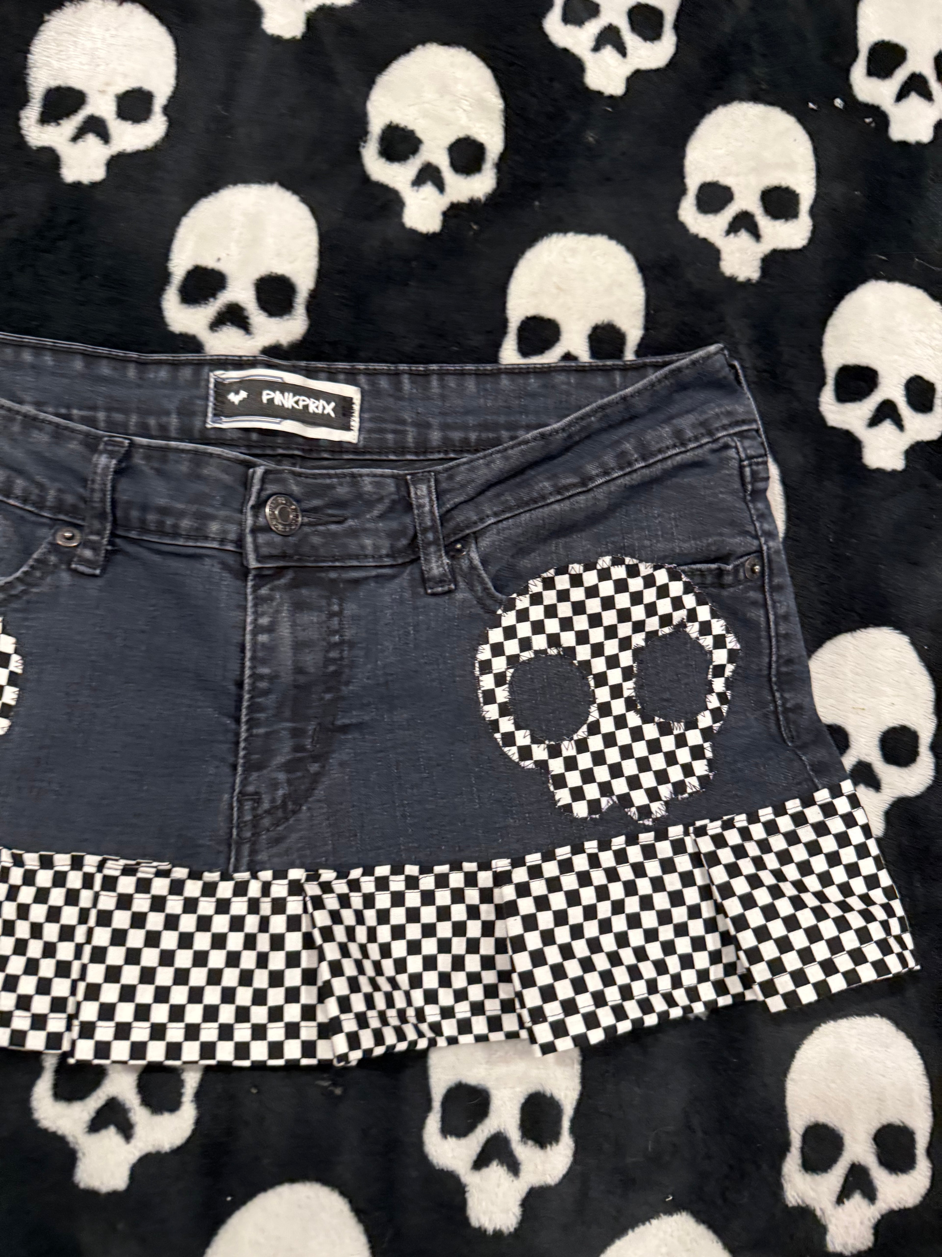 black & white checkered skull skirt size m/l