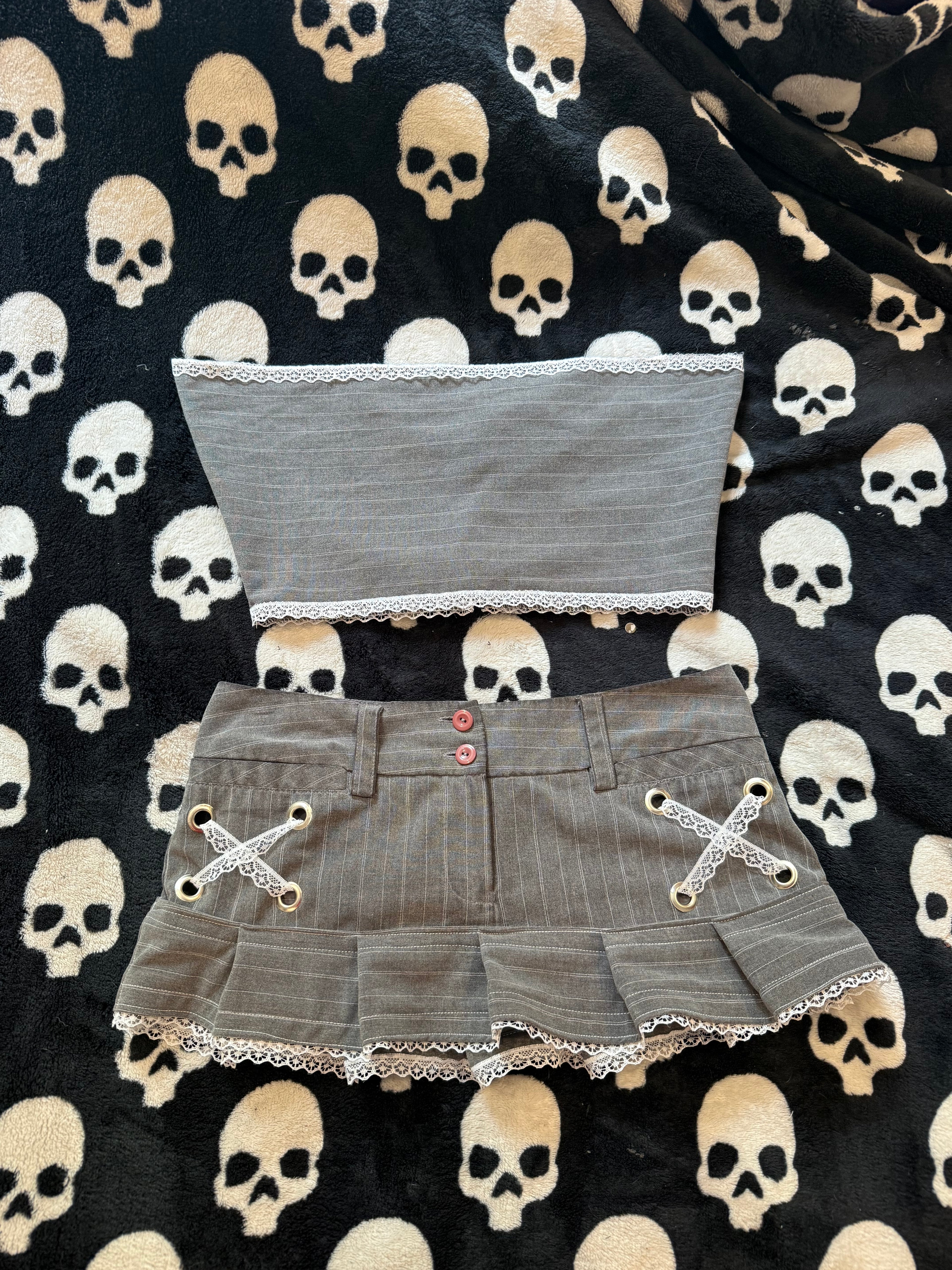 grey & white pinstripe lace up set size s