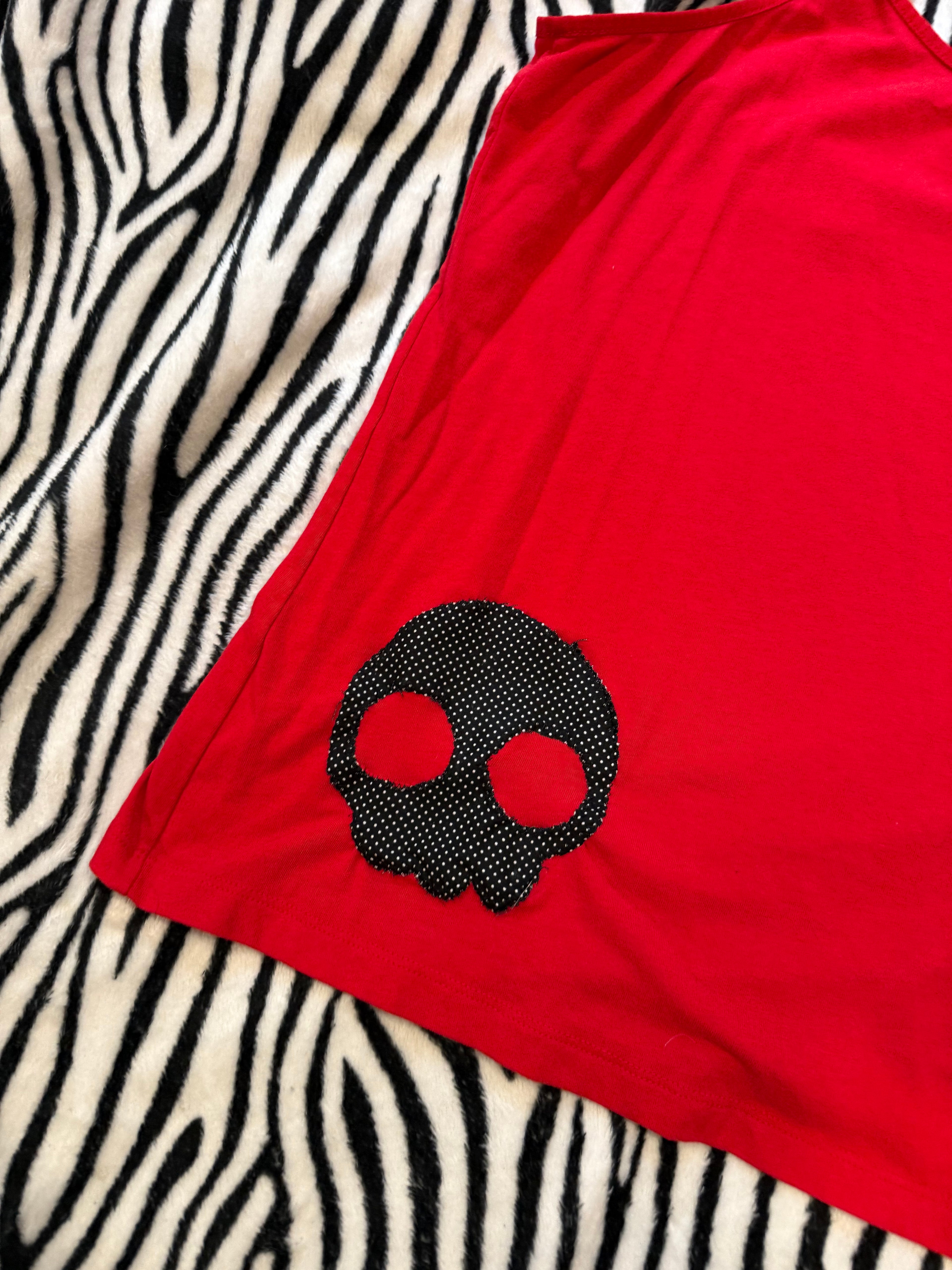 red & black skull tank size 2xl