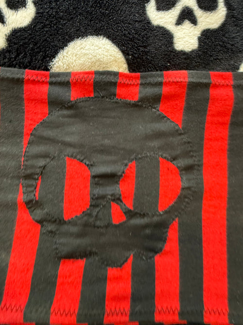 black & red striped skull top size xs/s