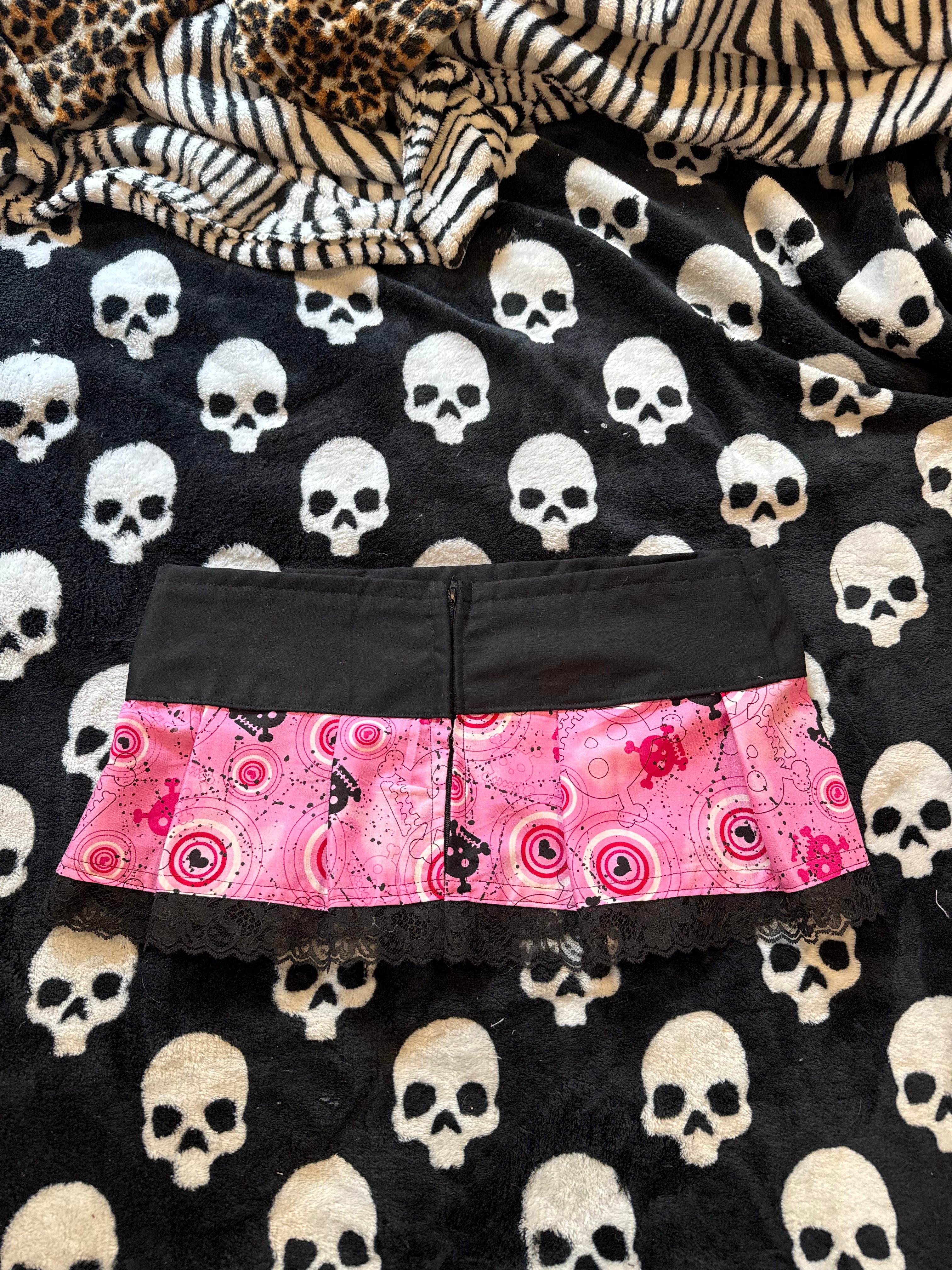 pink & black lace skull skirt size m