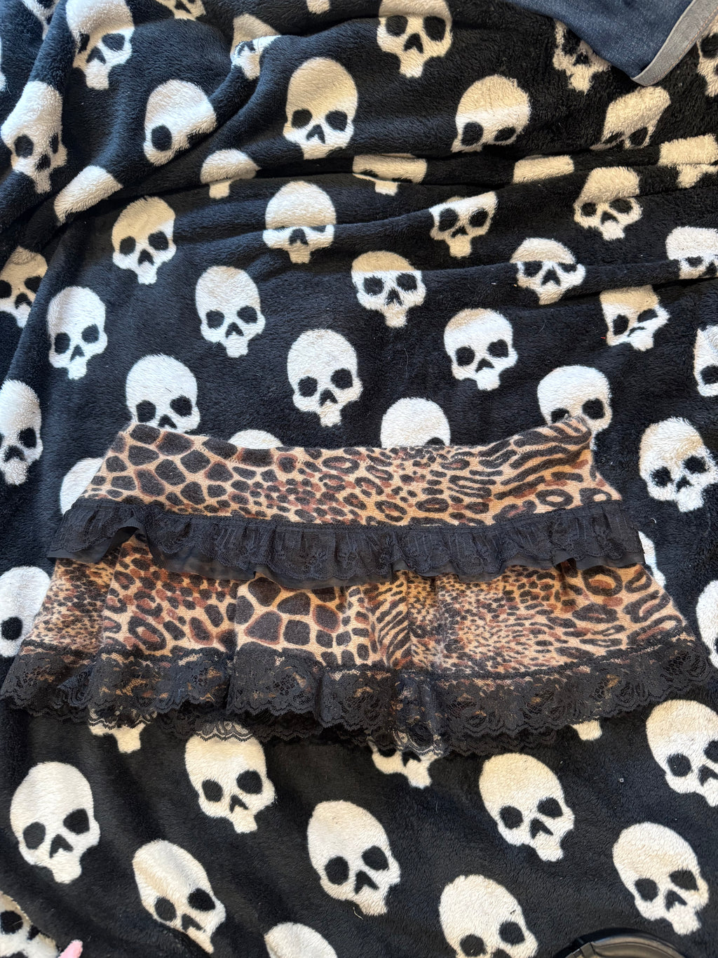 ruffle lace animal print skirt size L