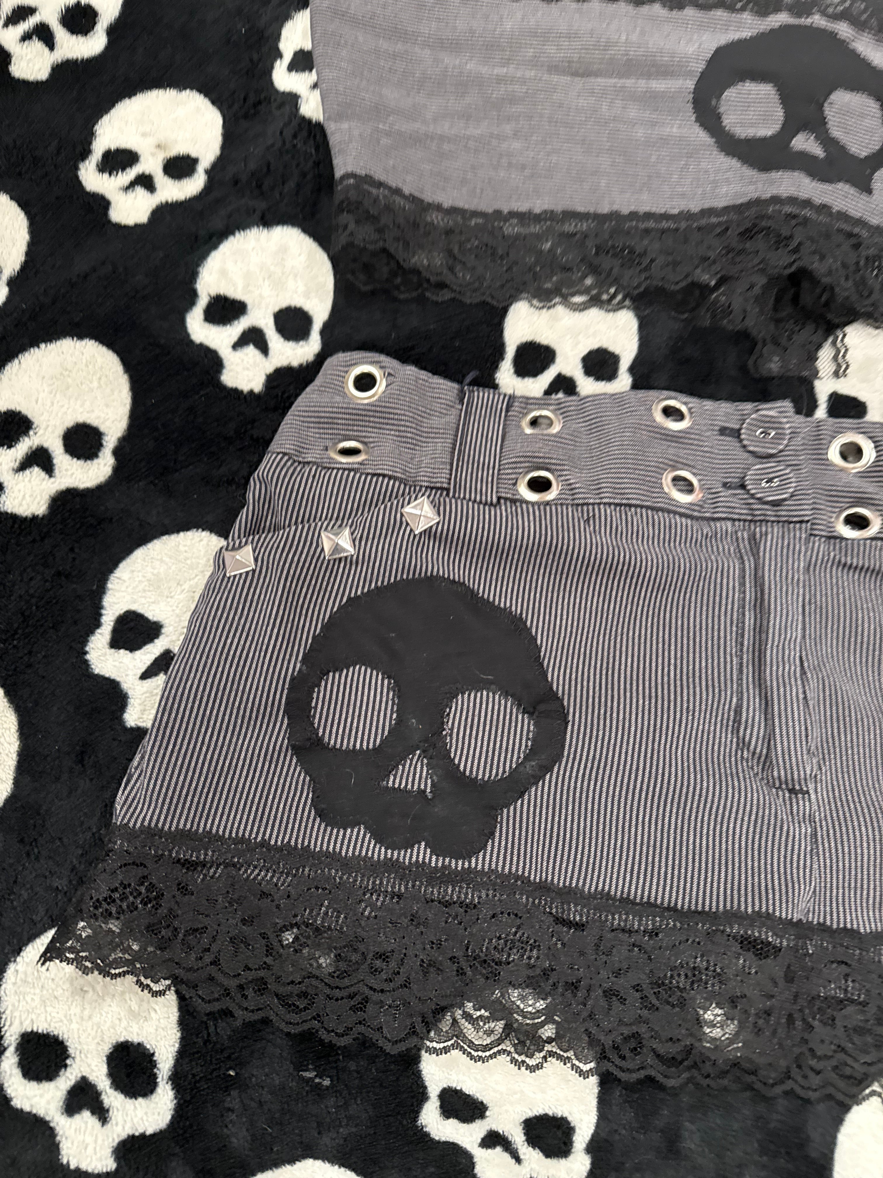 skull grommet lace set size L/XL