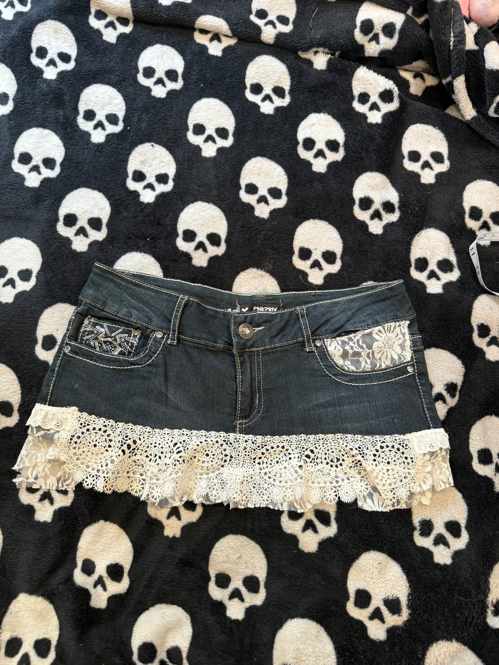 bedazzled lace pleated skirt size s/m