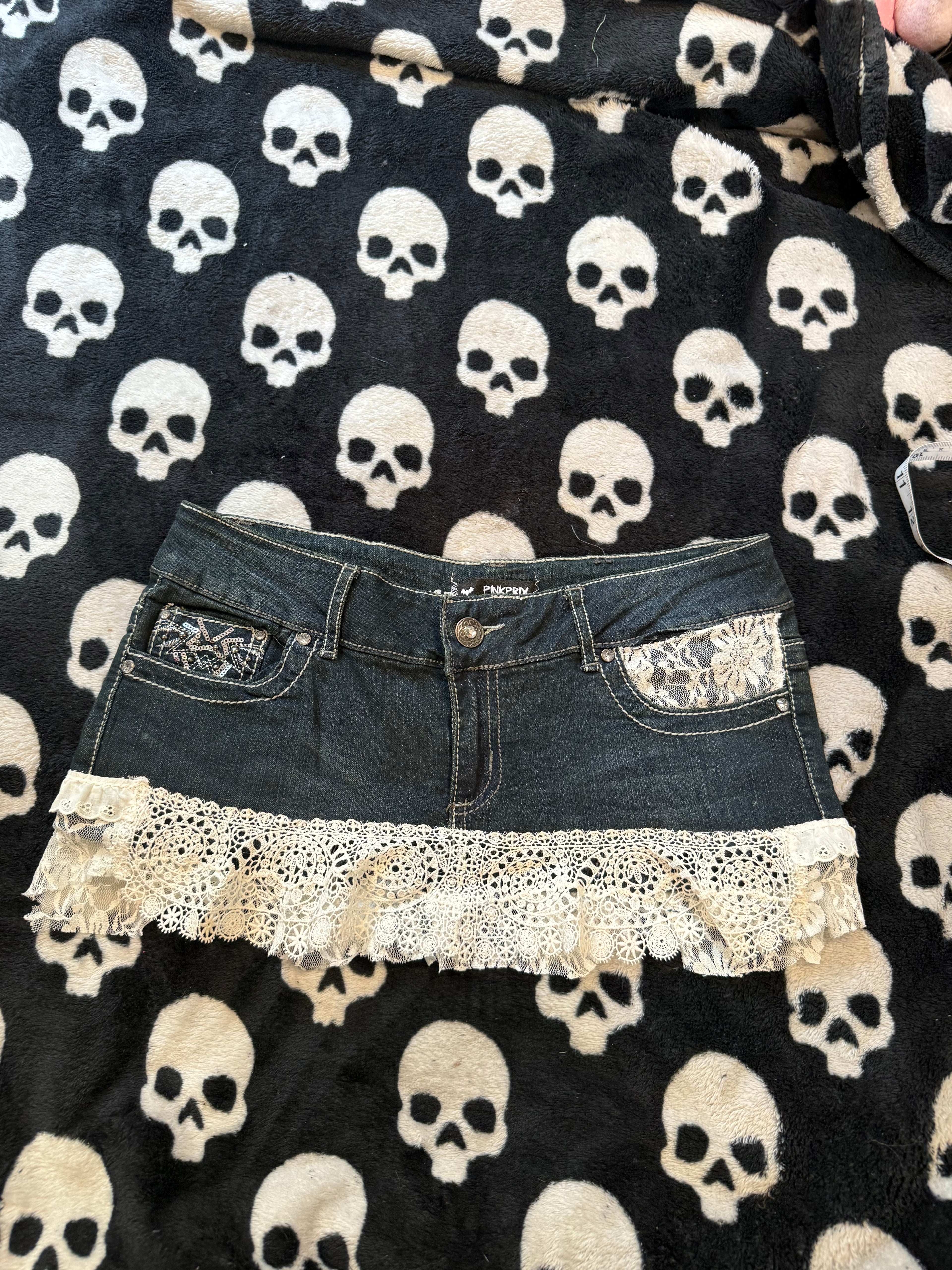 bedazzled lace pleated skirt size s/m