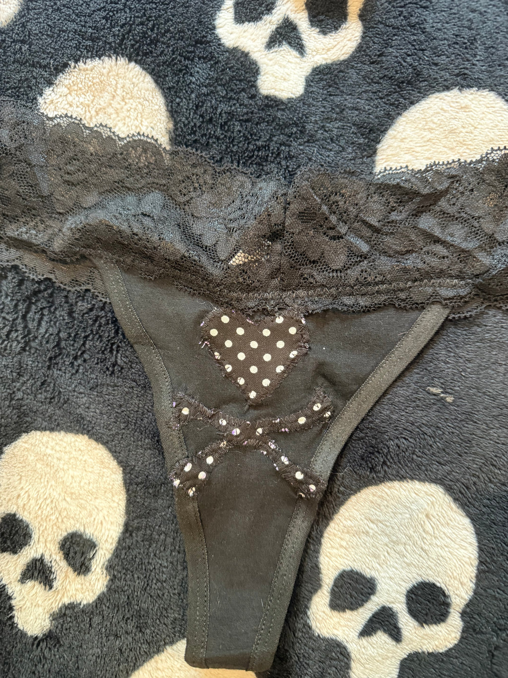 tokidoki polka dot skull thong size xs/s