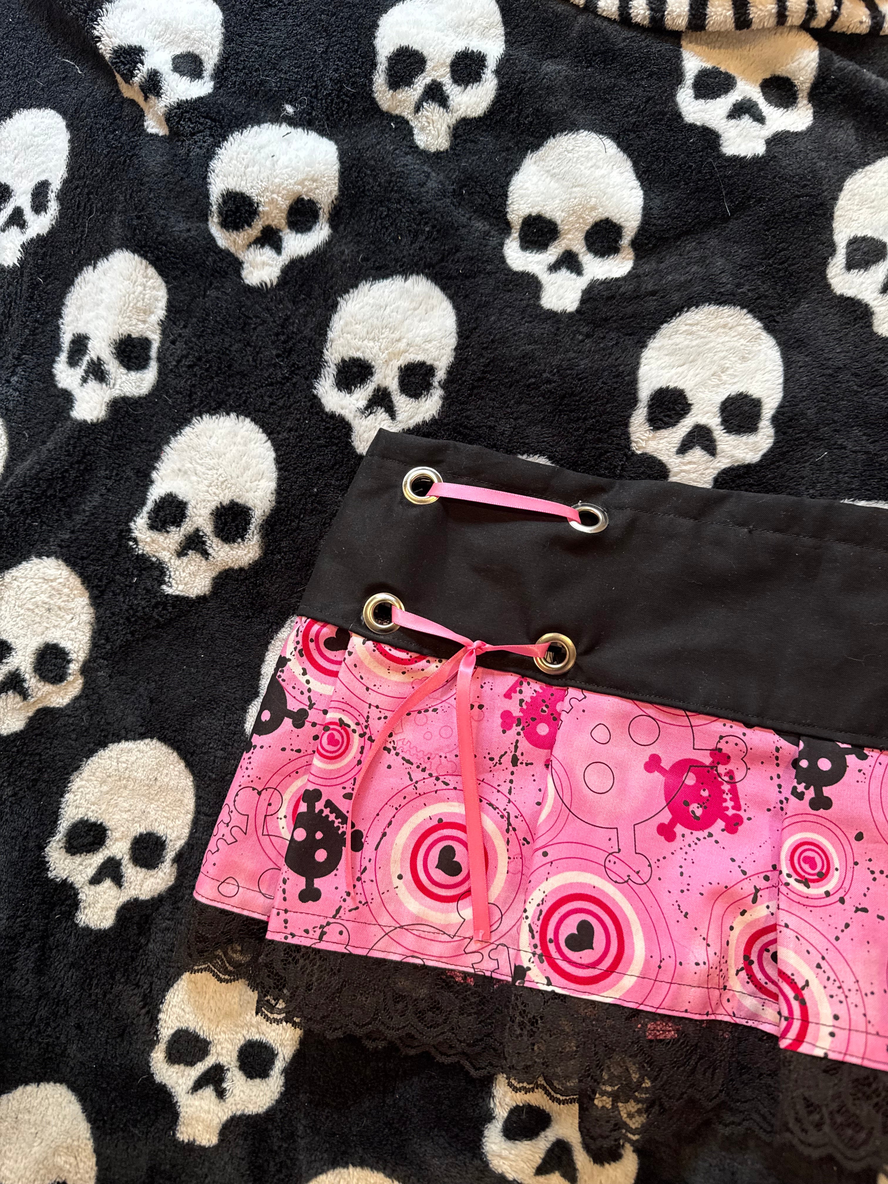pink & black lace skull skirt size m