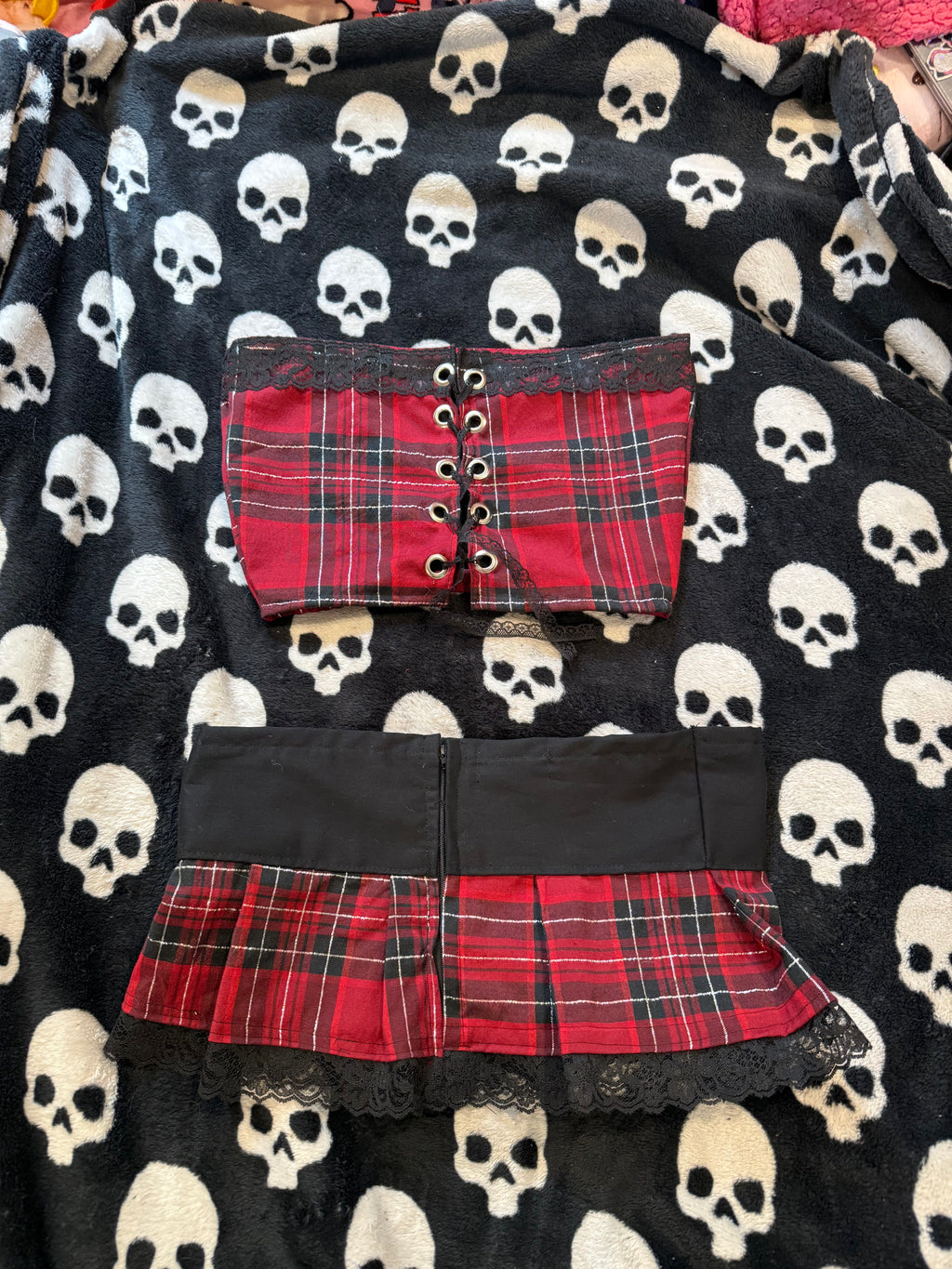 red & black plaid lace up set size xs
