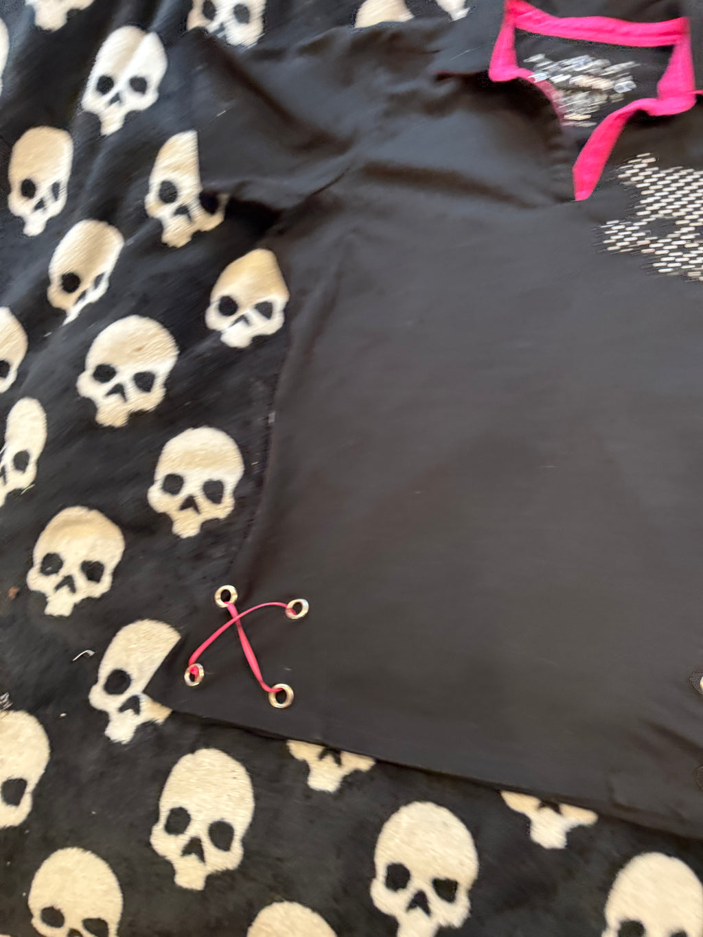 pink & black polka dot skull lace up polo size m