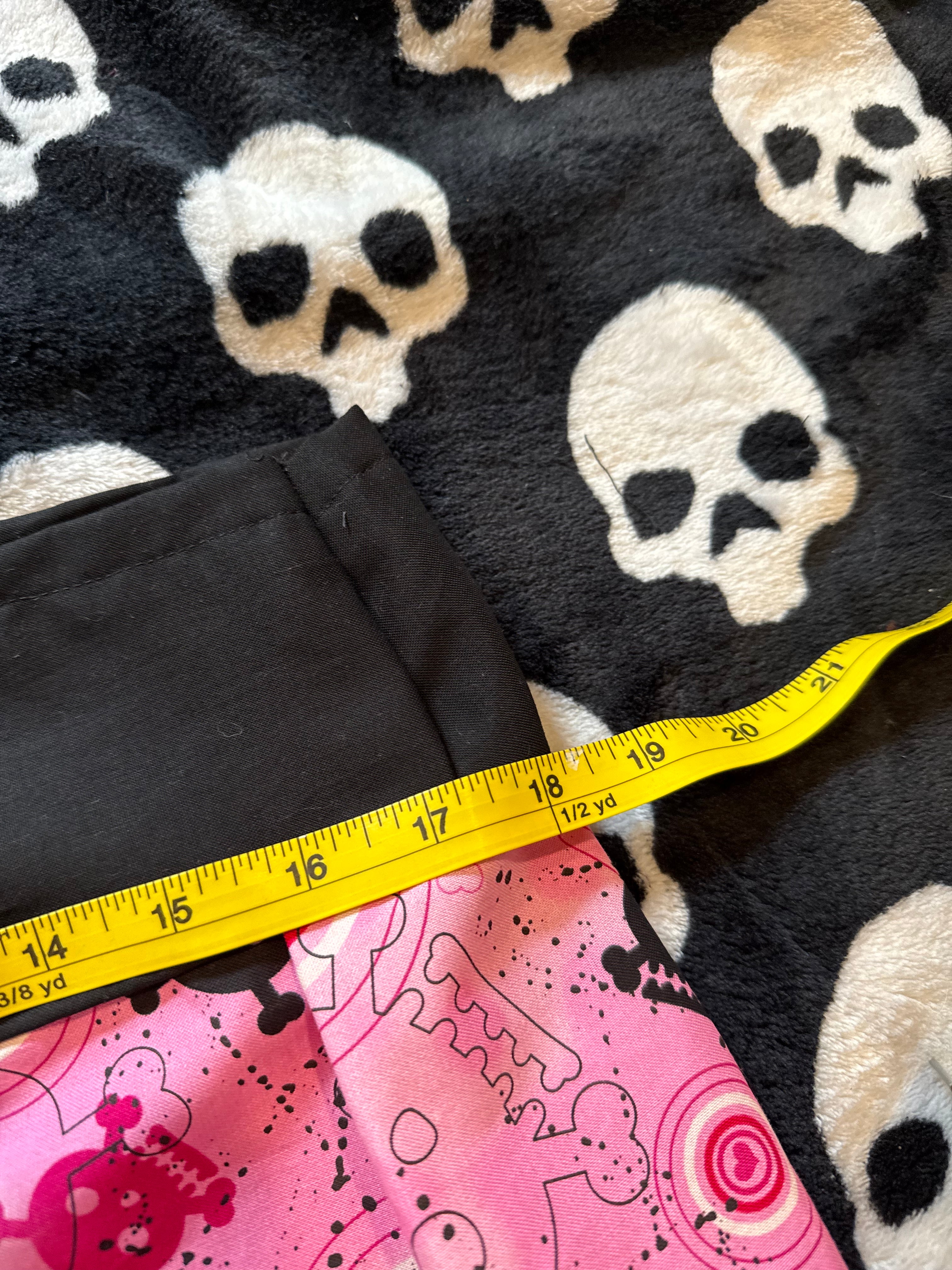 pink & black lace skull skirt size m