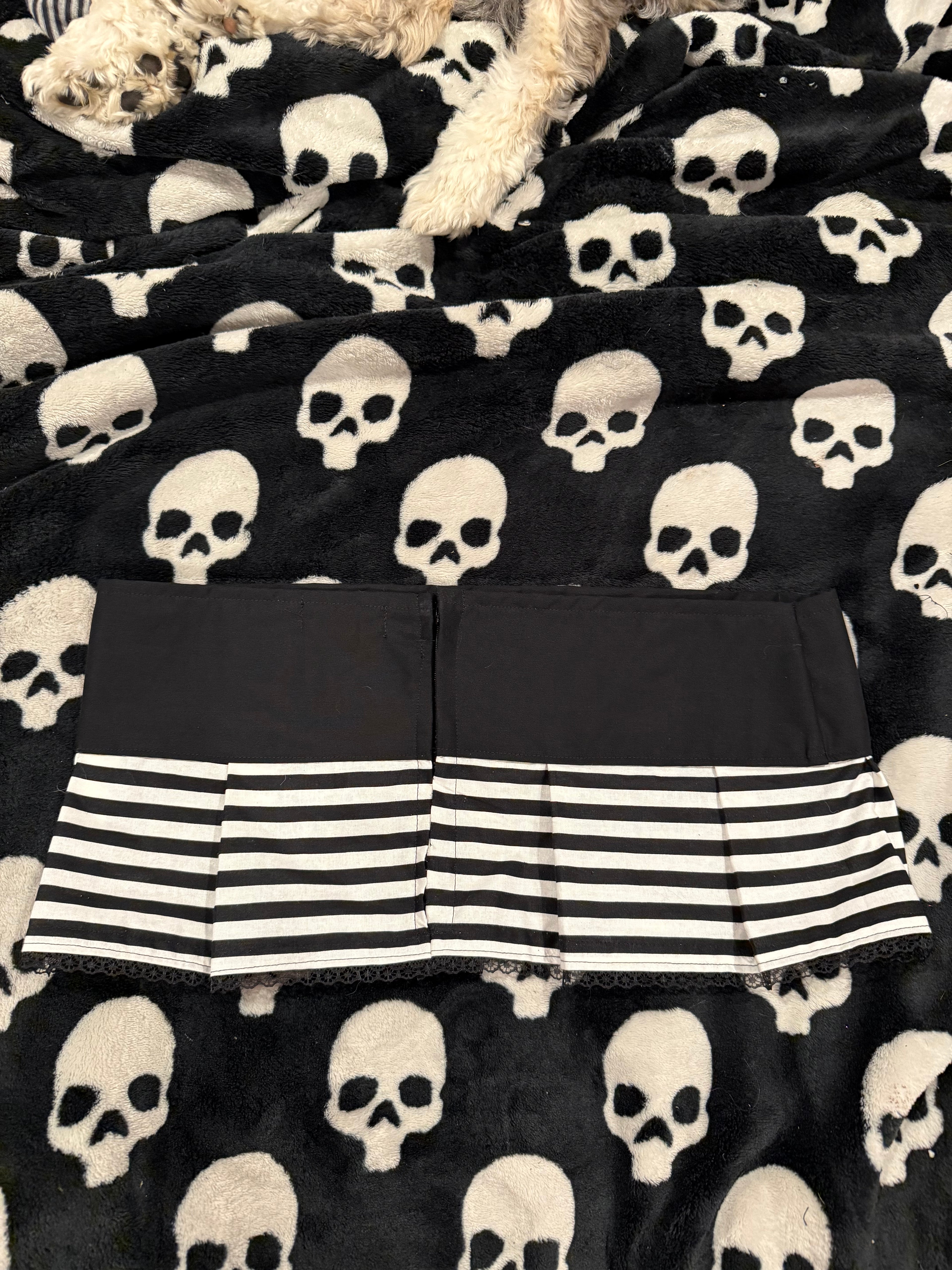striped skull skirt size m