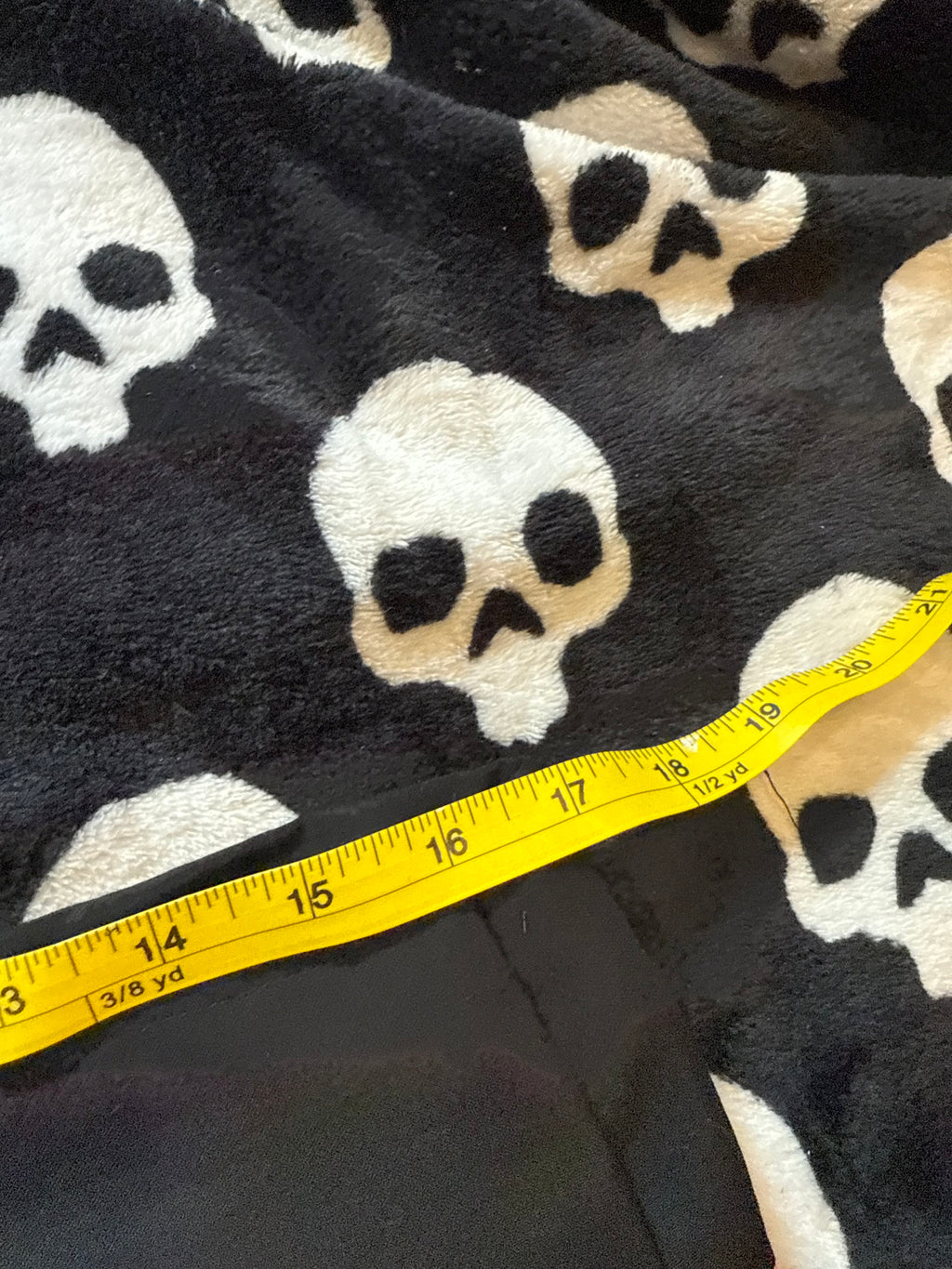 pink & black lace skull skirt size m