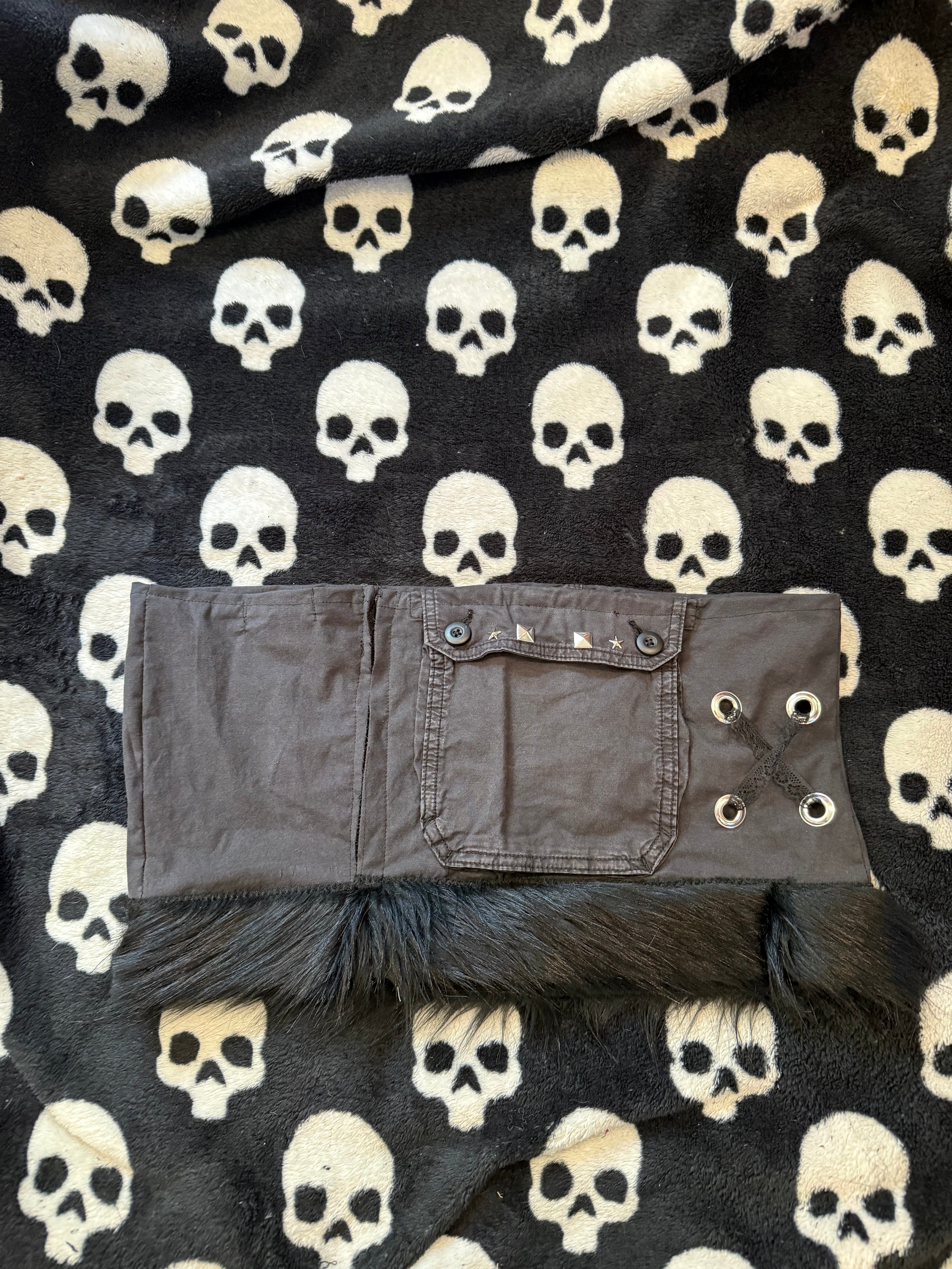 lace up fur pocket skirt size m/l