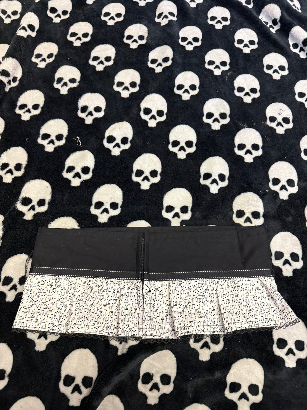 music note lace up mini skirt size m