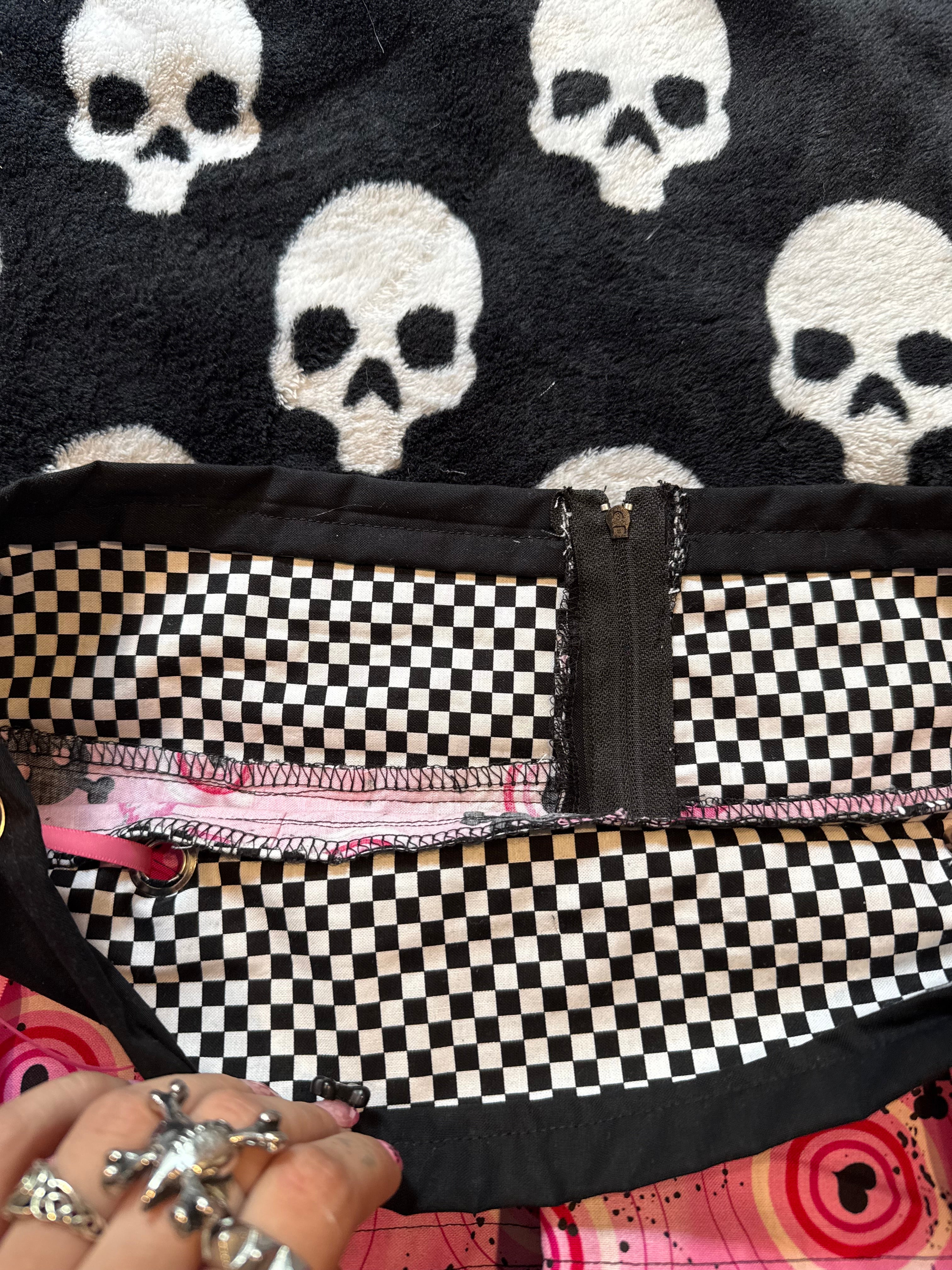 pink & black lace skull skirt size m